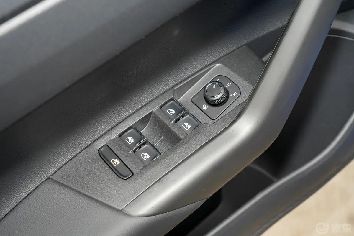 PoloPlus 1.5L 自动潮酷智尊版车窗调节整体