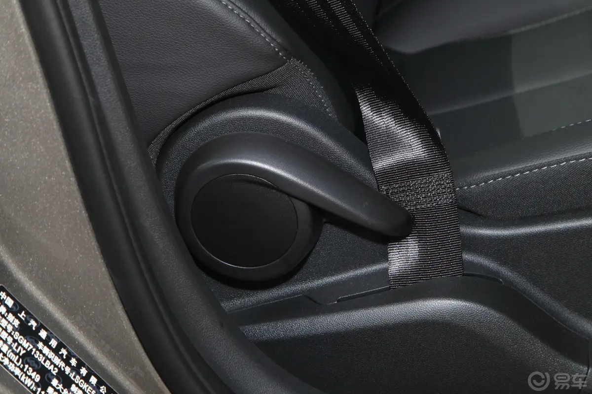 英朗改款 轻混 1.3T 自动精英型副驾座椅调节
