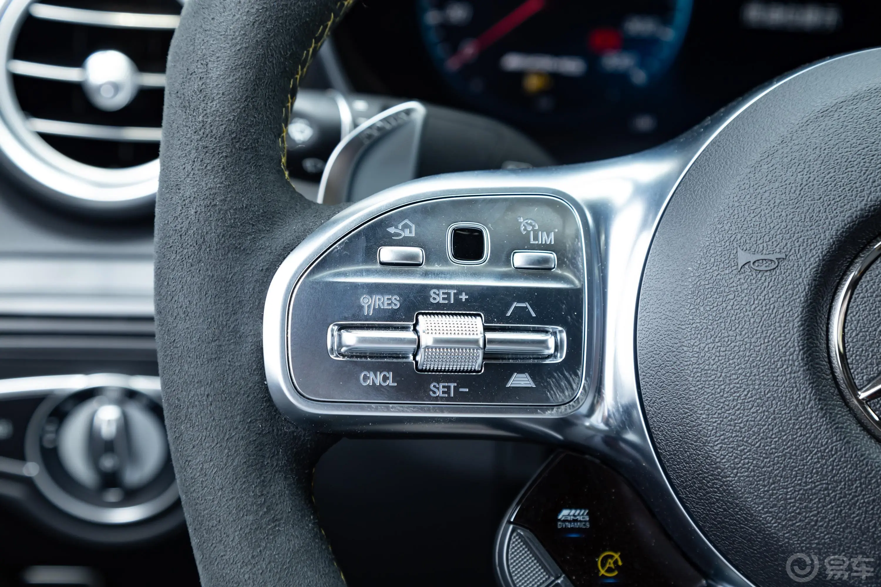 奔驰GLC轿跑 AMGAMG GLC 63 S 4MATIC+ 轿跑SUV左侧方向盘功能按键