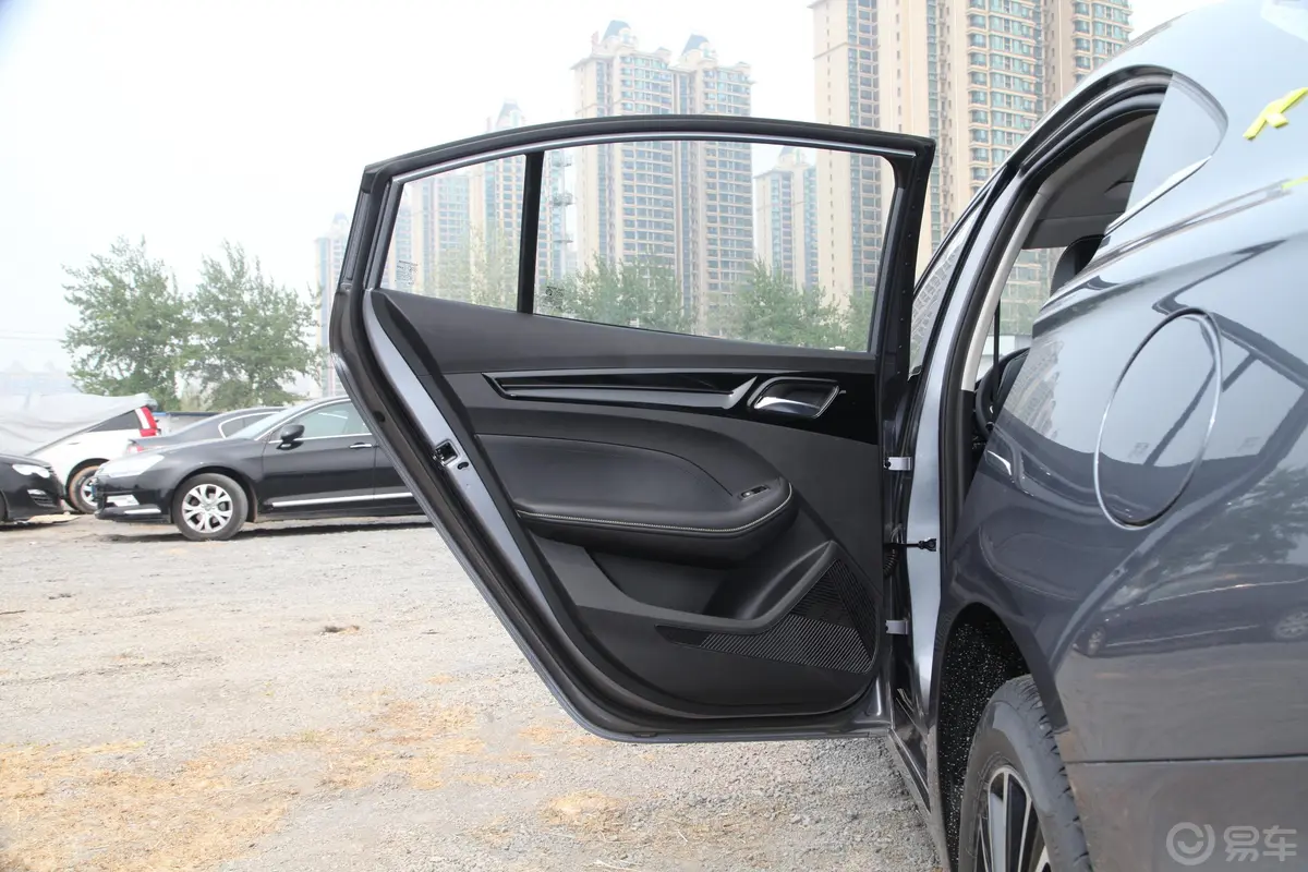 荣威i51.5L CVT钻石版驾驶员侧后车门