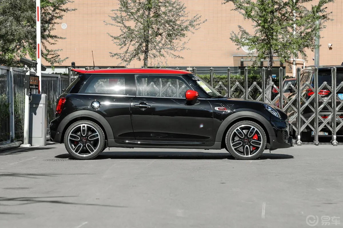 MINI JCW2.0T JOHN COOPER WORKS ALL-IN外观