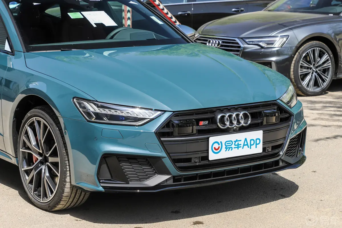 奥迪S72.9T Sportback前格栅侧俯拍