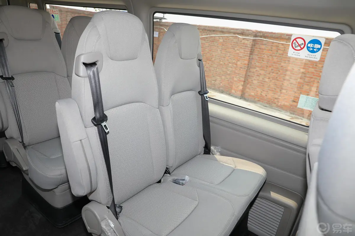 新世代全顺Pro 2.2T AMT 长轴中顶 普通型客车 15座 柴油 国VI后排座椅