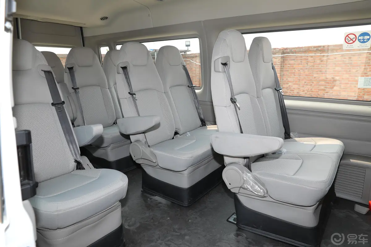 新世代全顺Pro 2.2T AMT 长轴中顶 普通型客车 15座 柴油 国VI第三排座椅