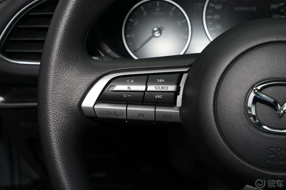 马自达3 昂克赛拉1.5L 手动质美版左侧方向盘功能按键