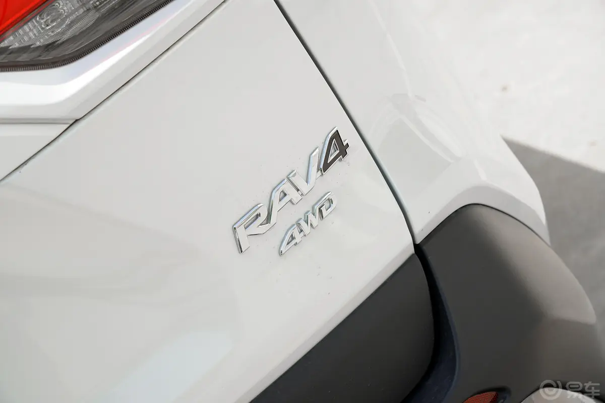 RAV4荣放2.0L CVT 四驱 风尚Plus版外观