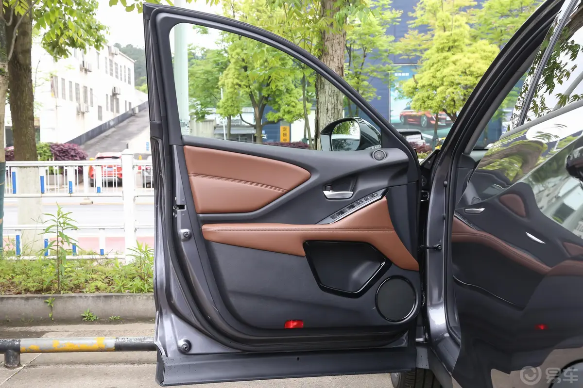 讴歌CDX1.5T 两驱 尊享智能安全版驾驶员侧前车门