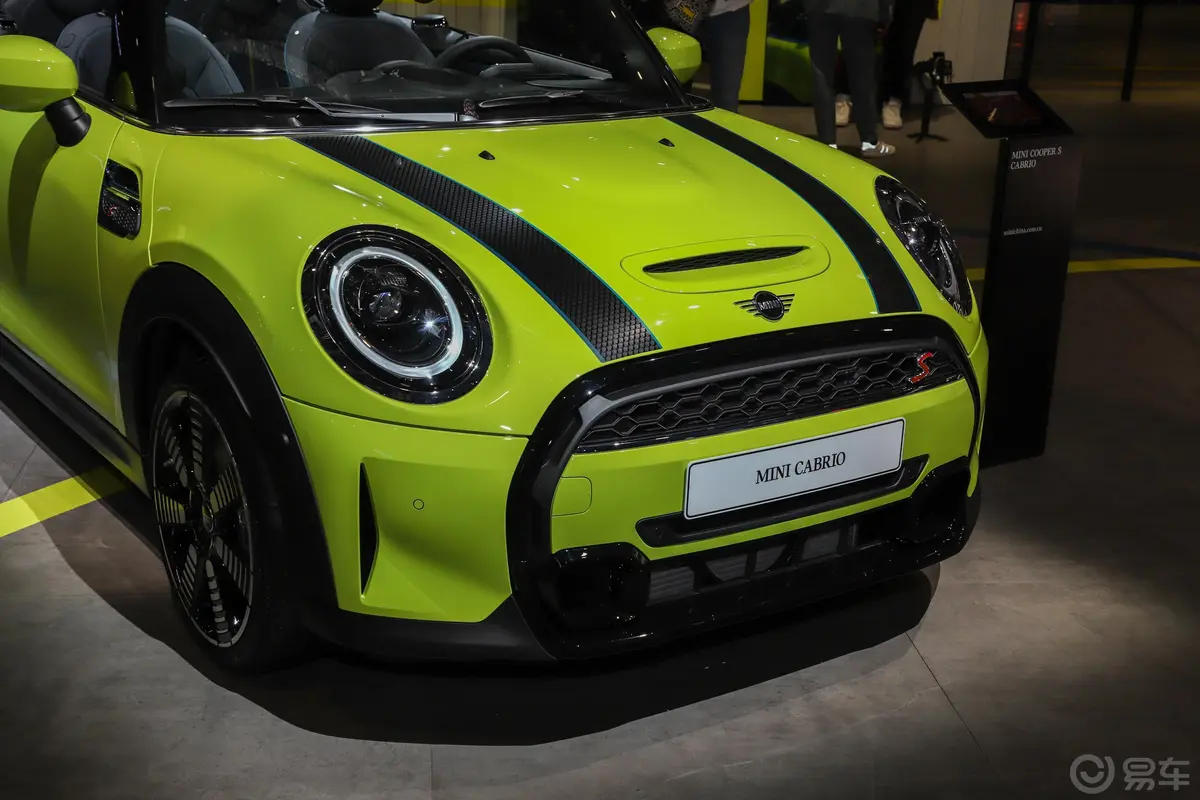 MINI CABRIO2.0T COOPER S CABRIO Sidewalk外观