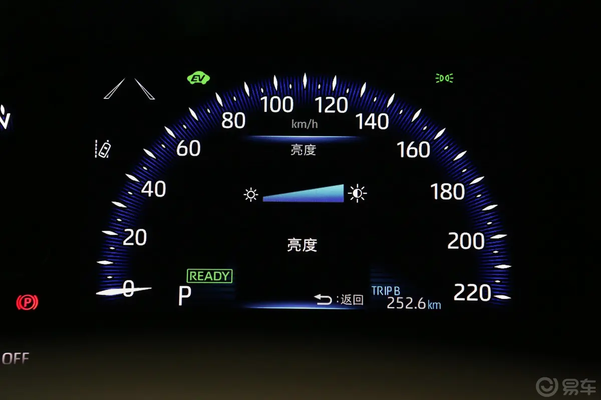 丰田C-HR双擎 2.0L 舒适版内饰