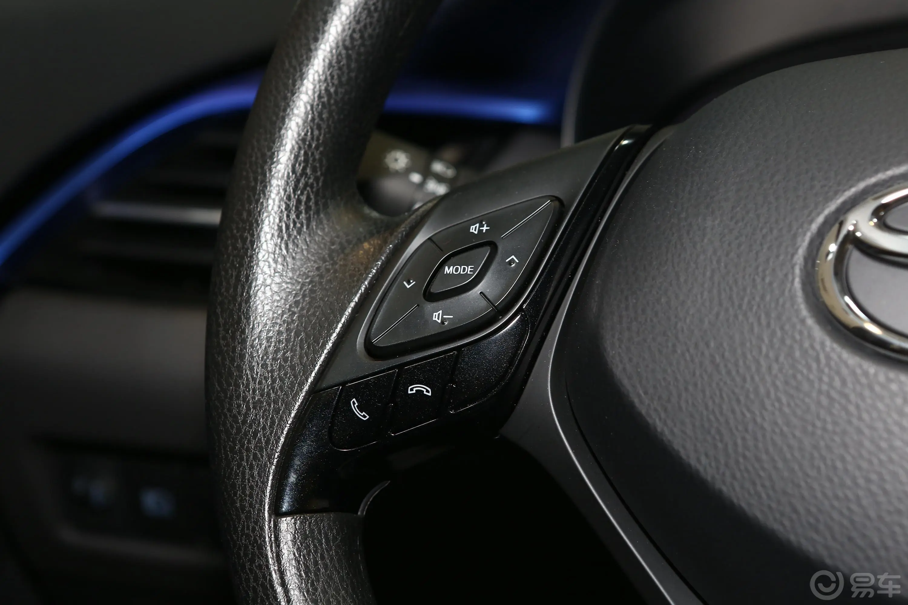 丰田C-HR双擎 2.0L 舒适版左侧方向盘功能按键