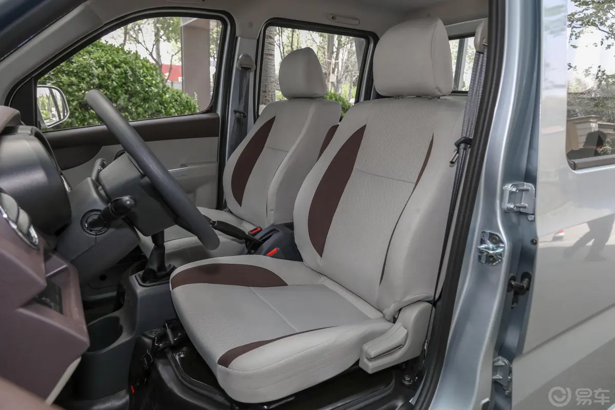 长安星卡1.5L 长轴版 双排 标准型驾驶员座椅