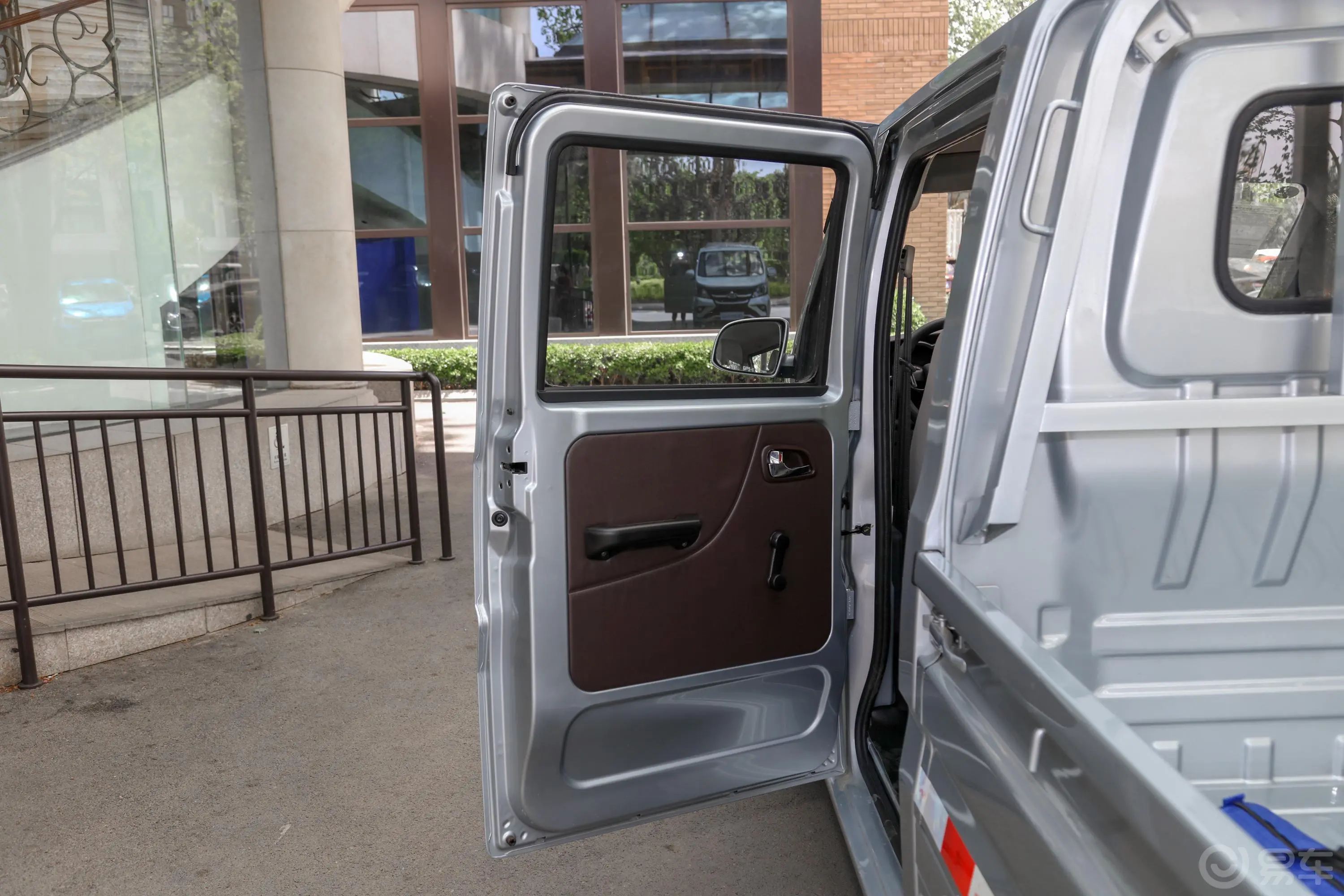 长安星卡1.5L 长轴版 双排 标准型驾驶员侧后车门