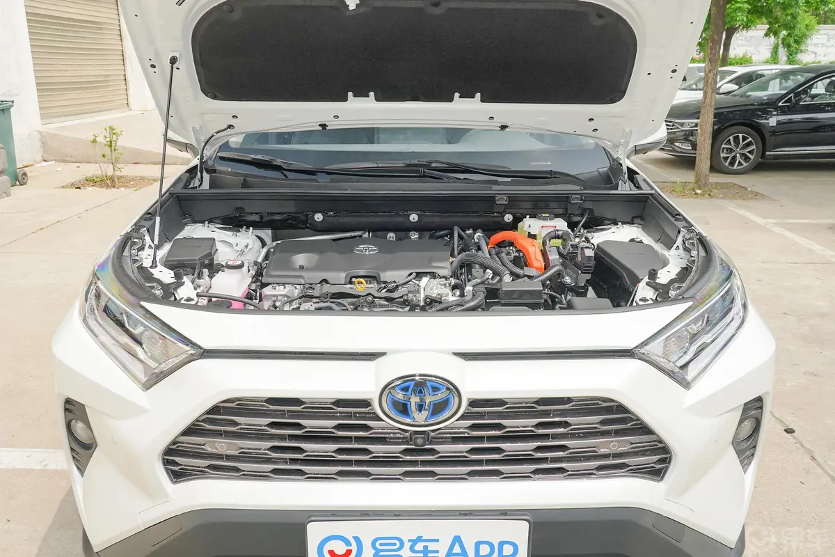 RAV4荣放双擎 2.5L E-CVT 四驱 旗舰版发动机舱整体