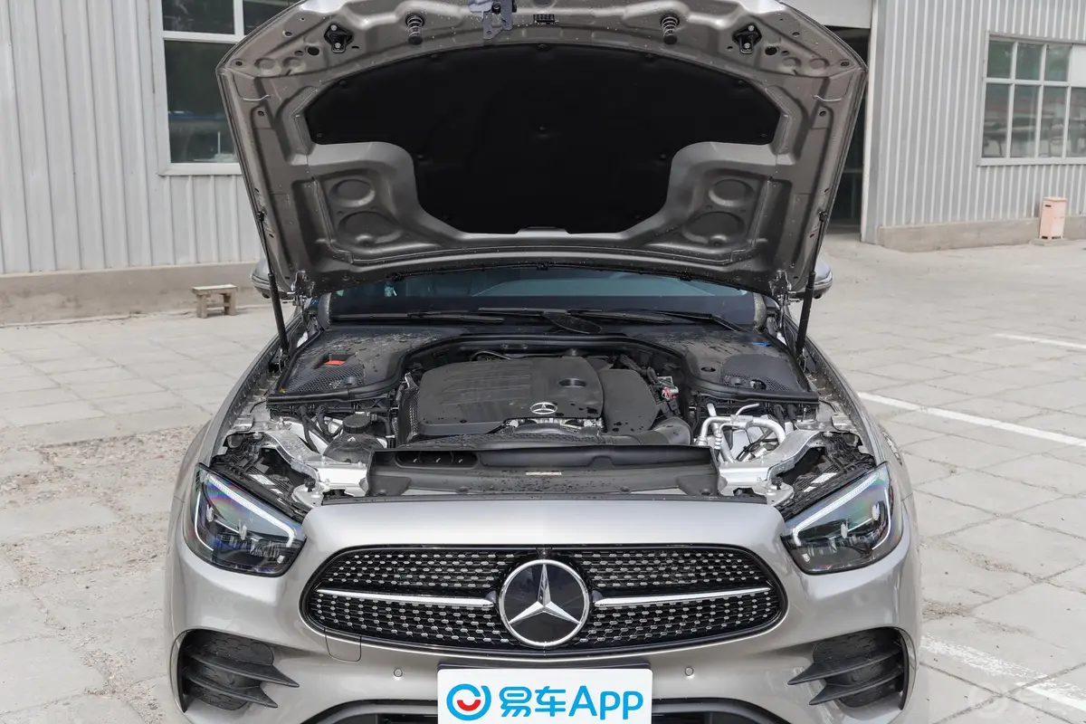 奔驰E级改款 E 300 L 运动豪华型外观