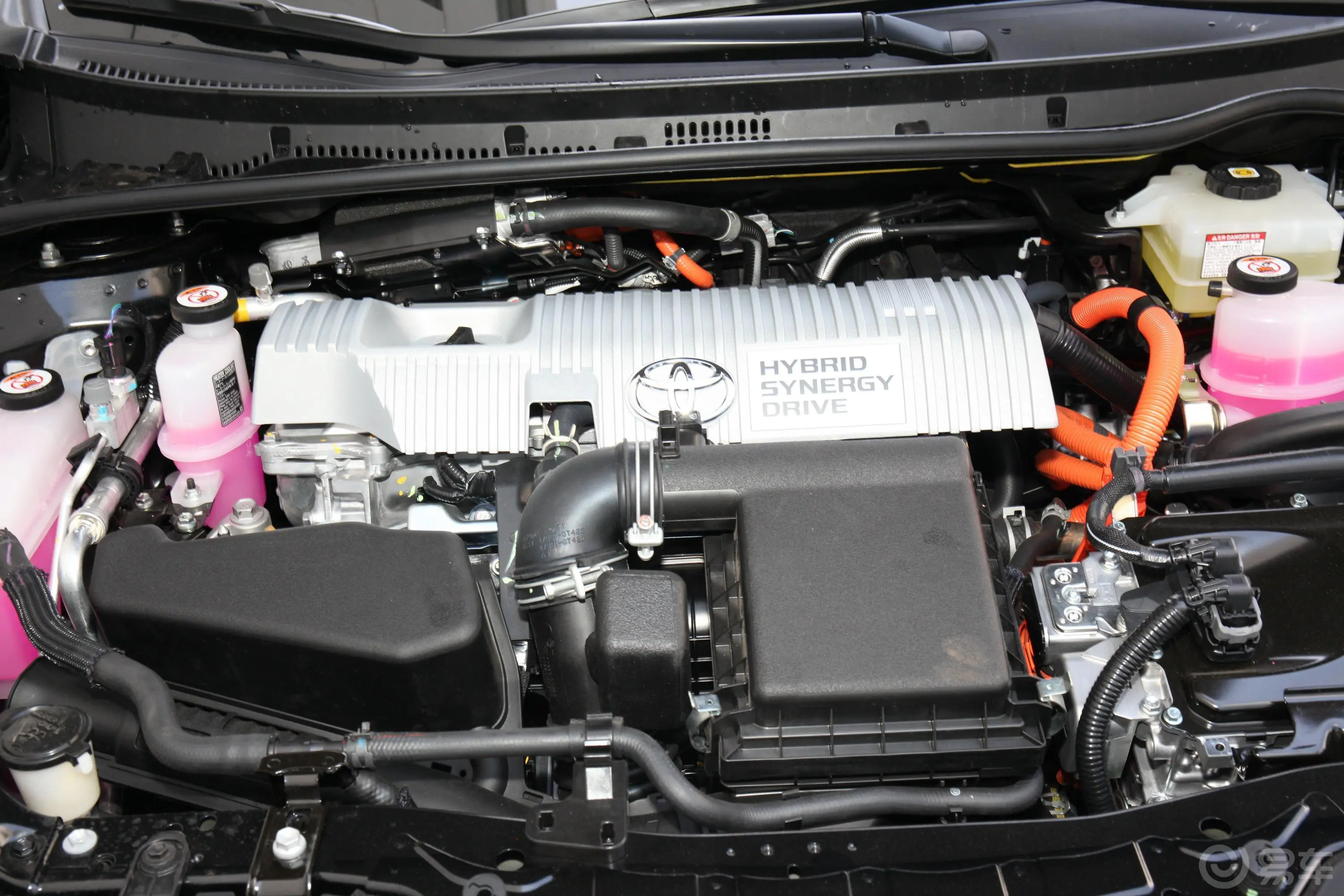 卡罗拉 双擎E+1.8L E-CVT 豪华版发动机特写