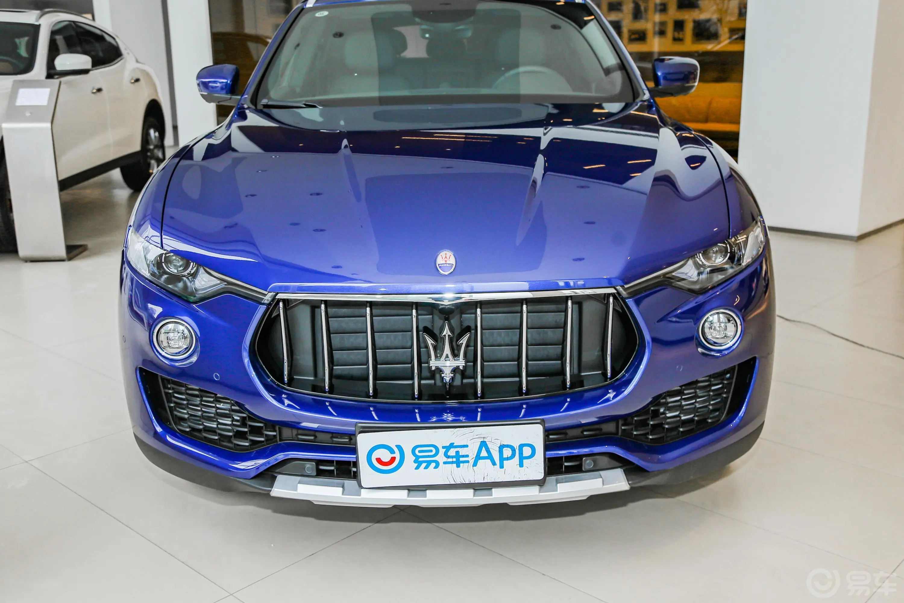 Levante3.0T 标准版外观