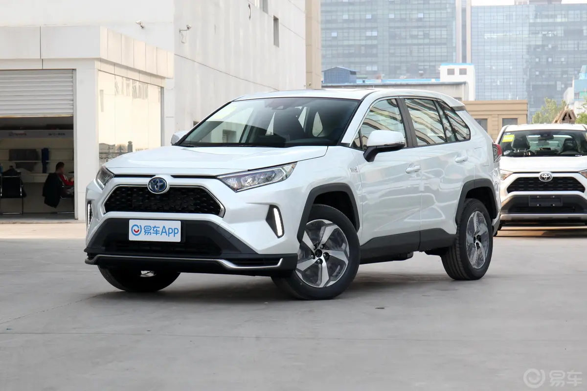 RAV4荣放 双擎E+2.5L 两驱精英Pro侧前45度车头向左水平