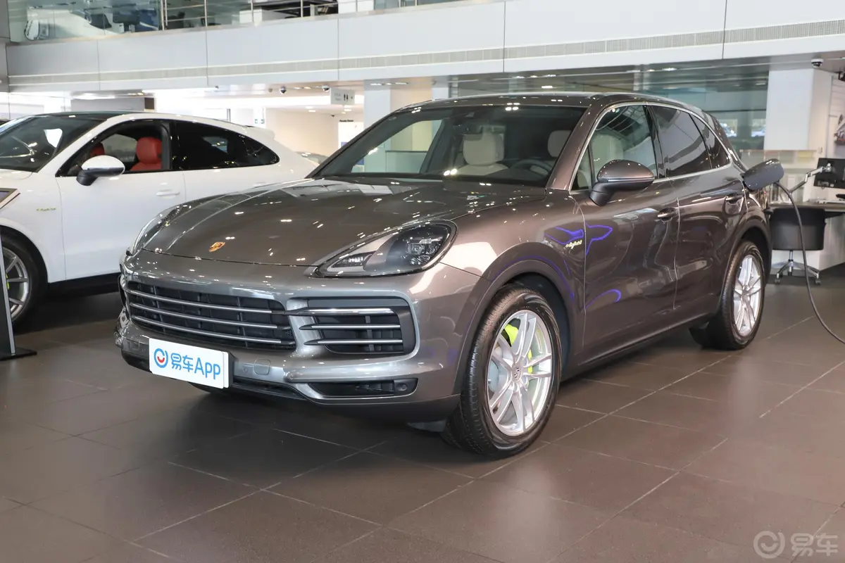 Cayenne E-HybridCayenne E-Hybrid 2.0T侧前45度车头向左水平