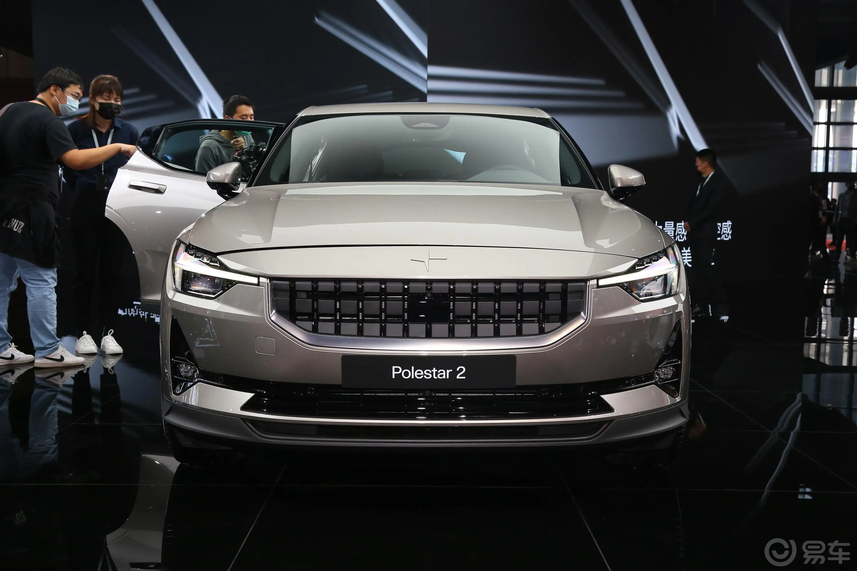 Polestar 2512km 双电机长续航版正前水平