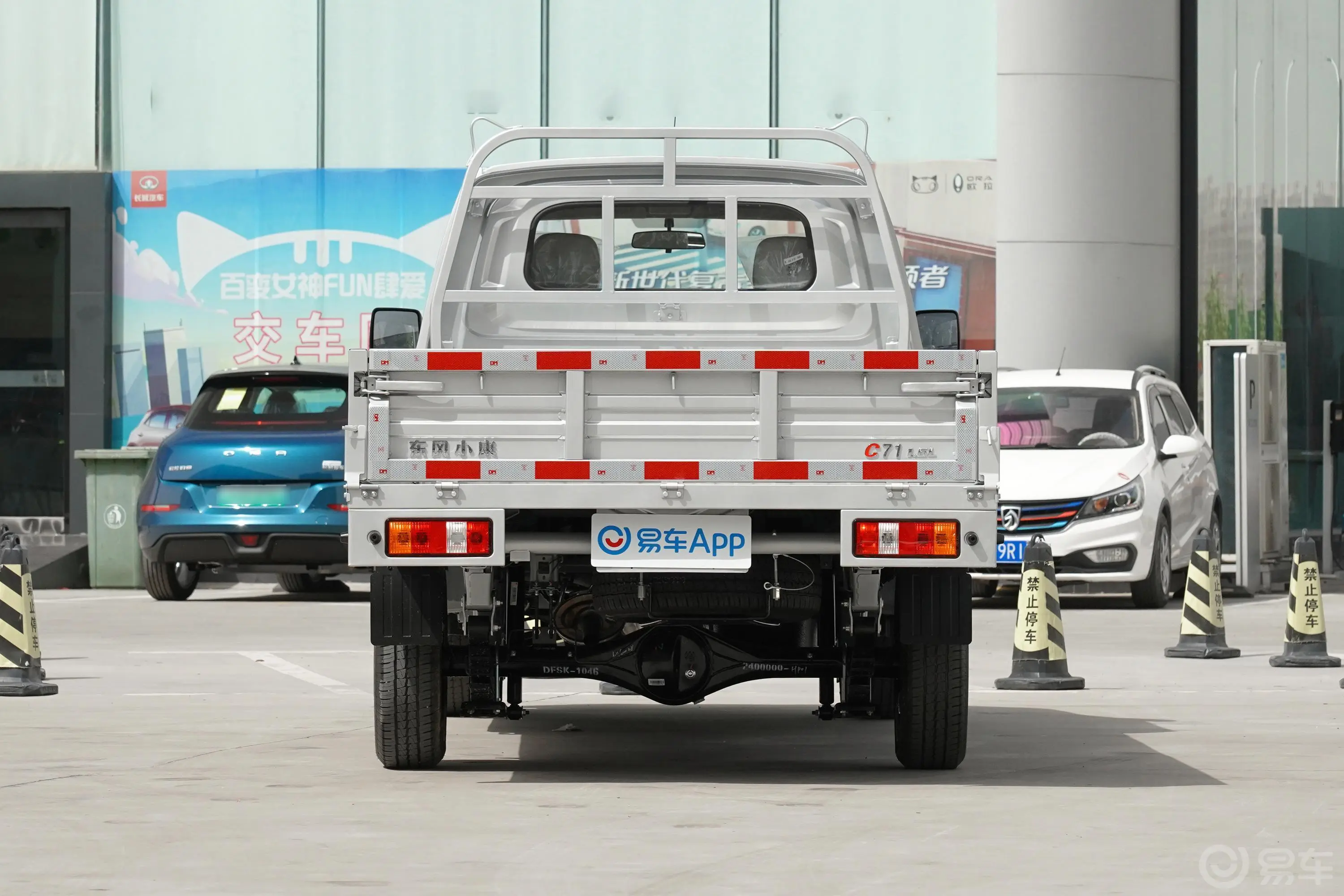 东风小康C711.6L 手动  LV0真牛版正后水平