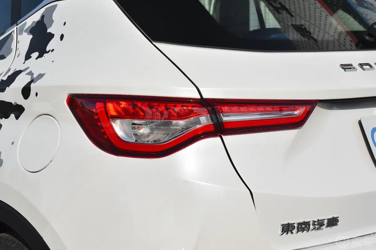 东南DX51.5L 手动 北极熊型外观灯组