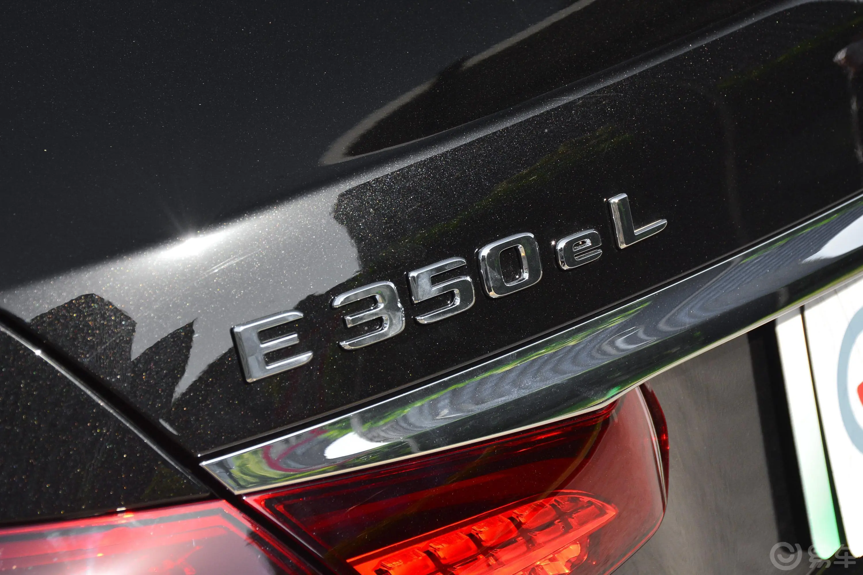 奔驰E级 插电混动E 350 e L 插电式混合动力运动轿车外观