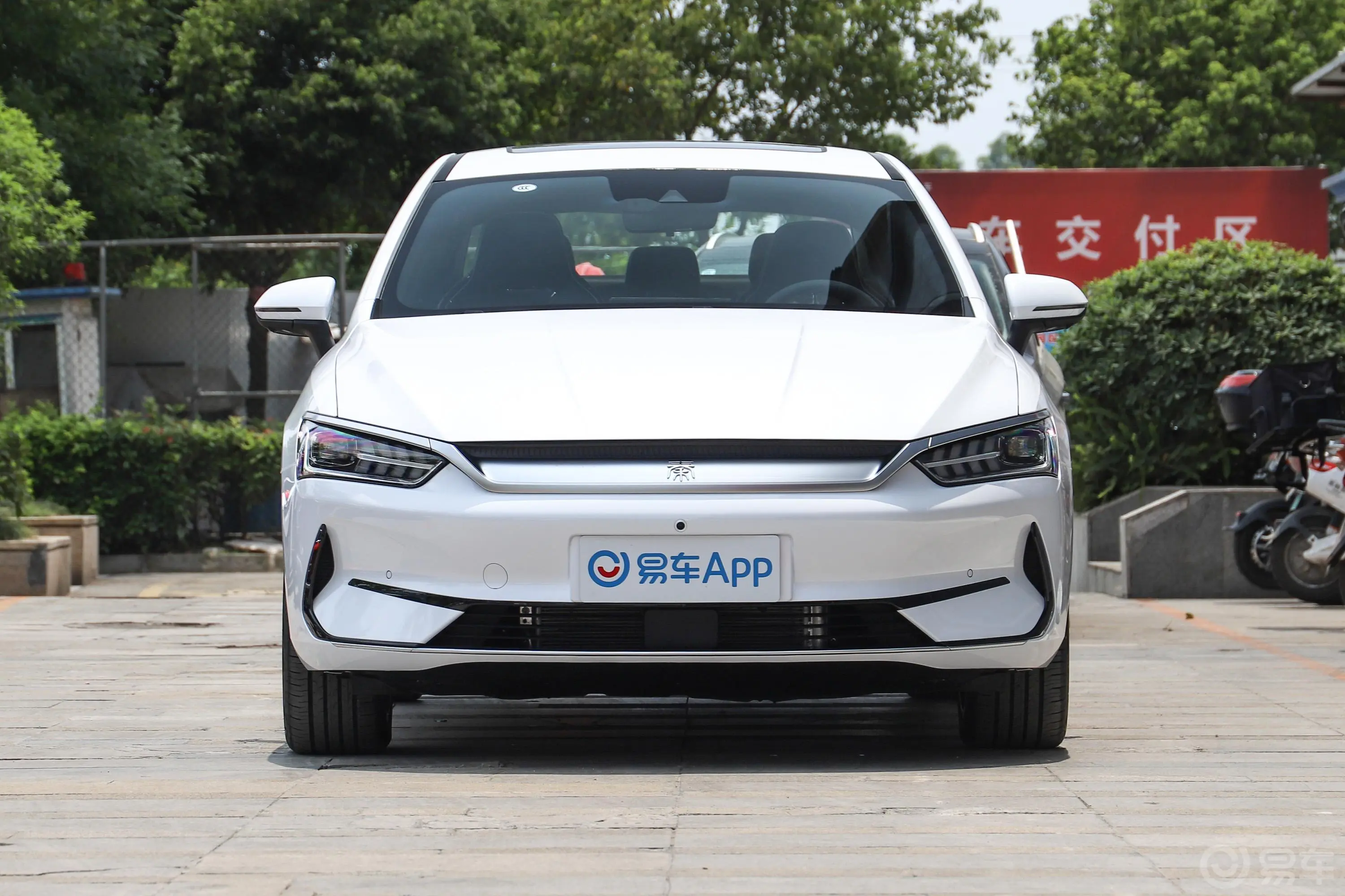 秦PLUS新能源EV 600km 旗舰型正前水平