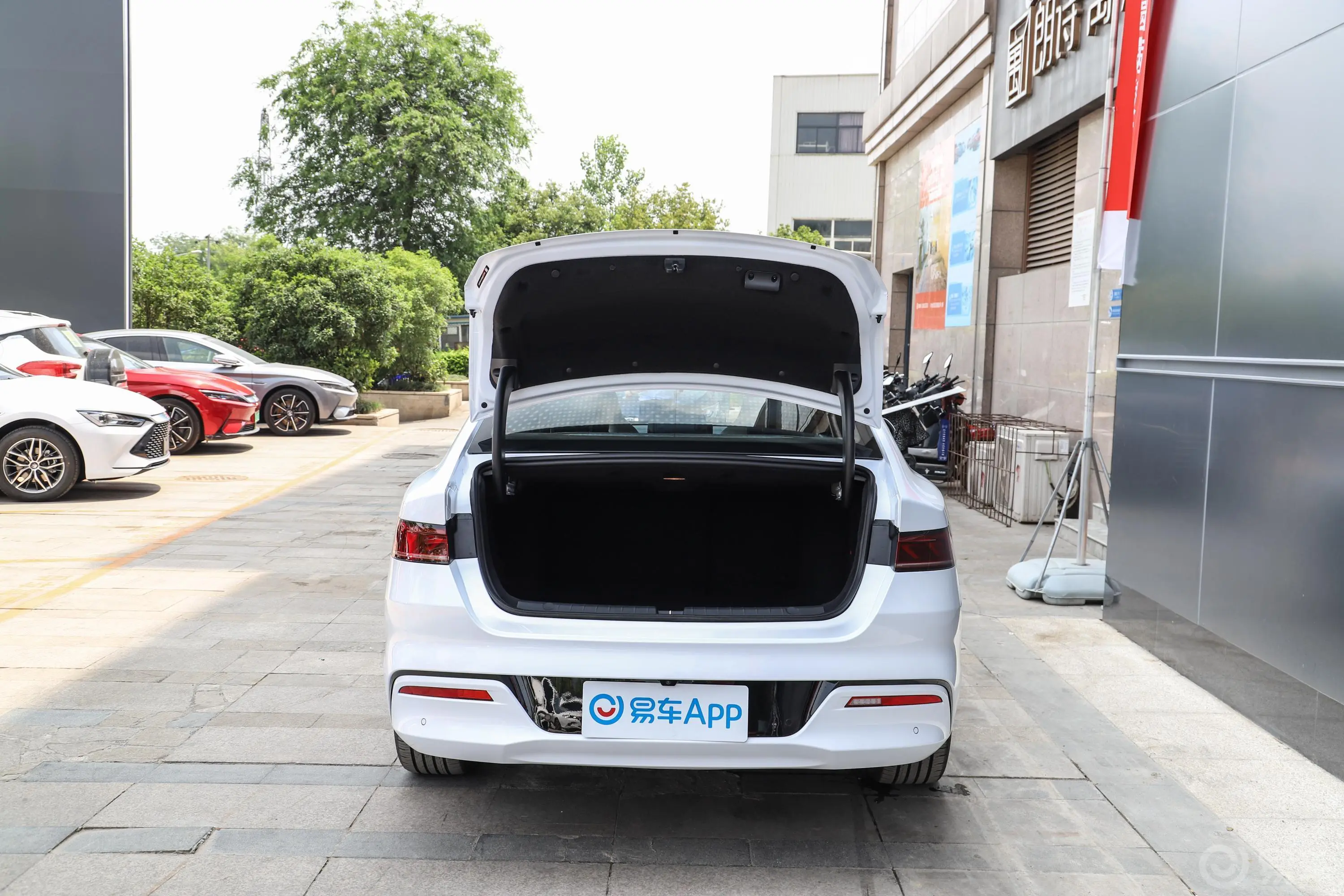 秦PLUS新能源EV 600km 旗舰型后备厢