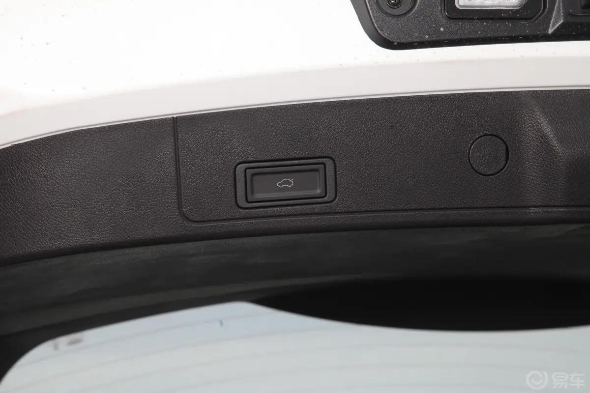 瑞虎8改款 290TGDI 双离合 精英版电动尾门按键（手动扶手）