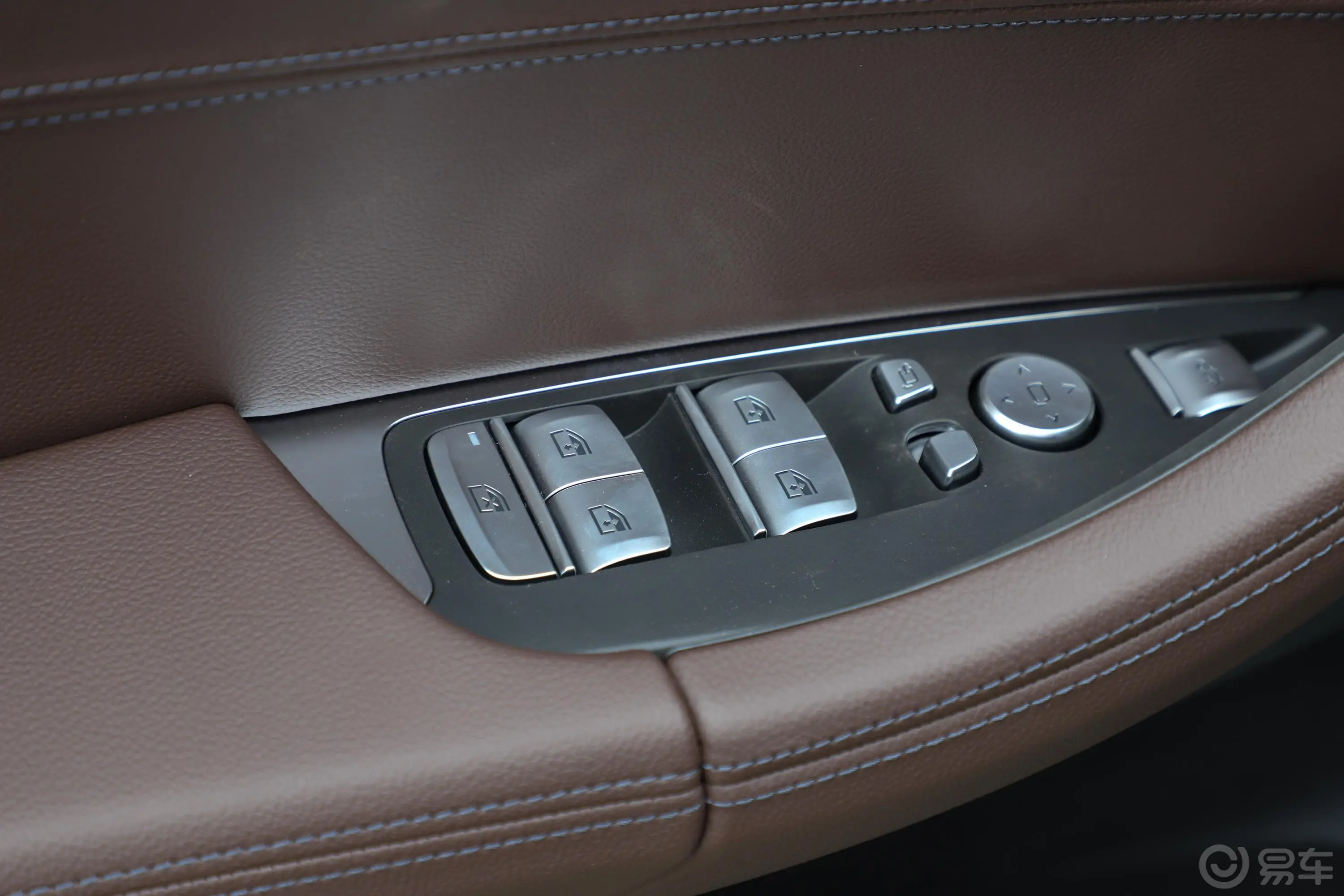 宝马X3改款 xDrive 28i 豪华套装车窗调节整体