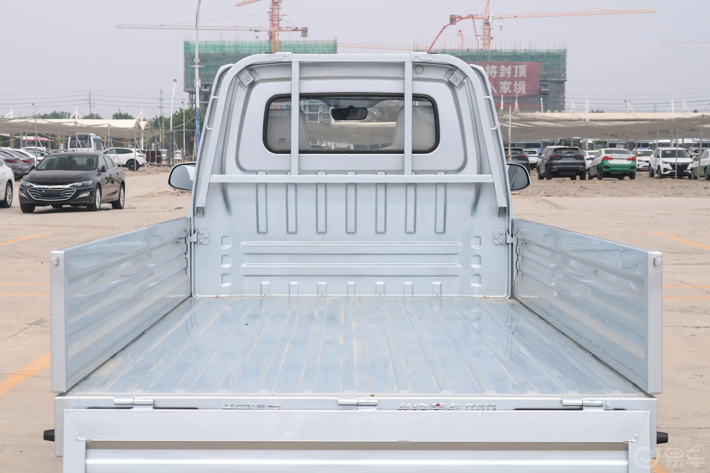 长安星卡1.5L 长轴版 单排 标准型后备厢空间特写