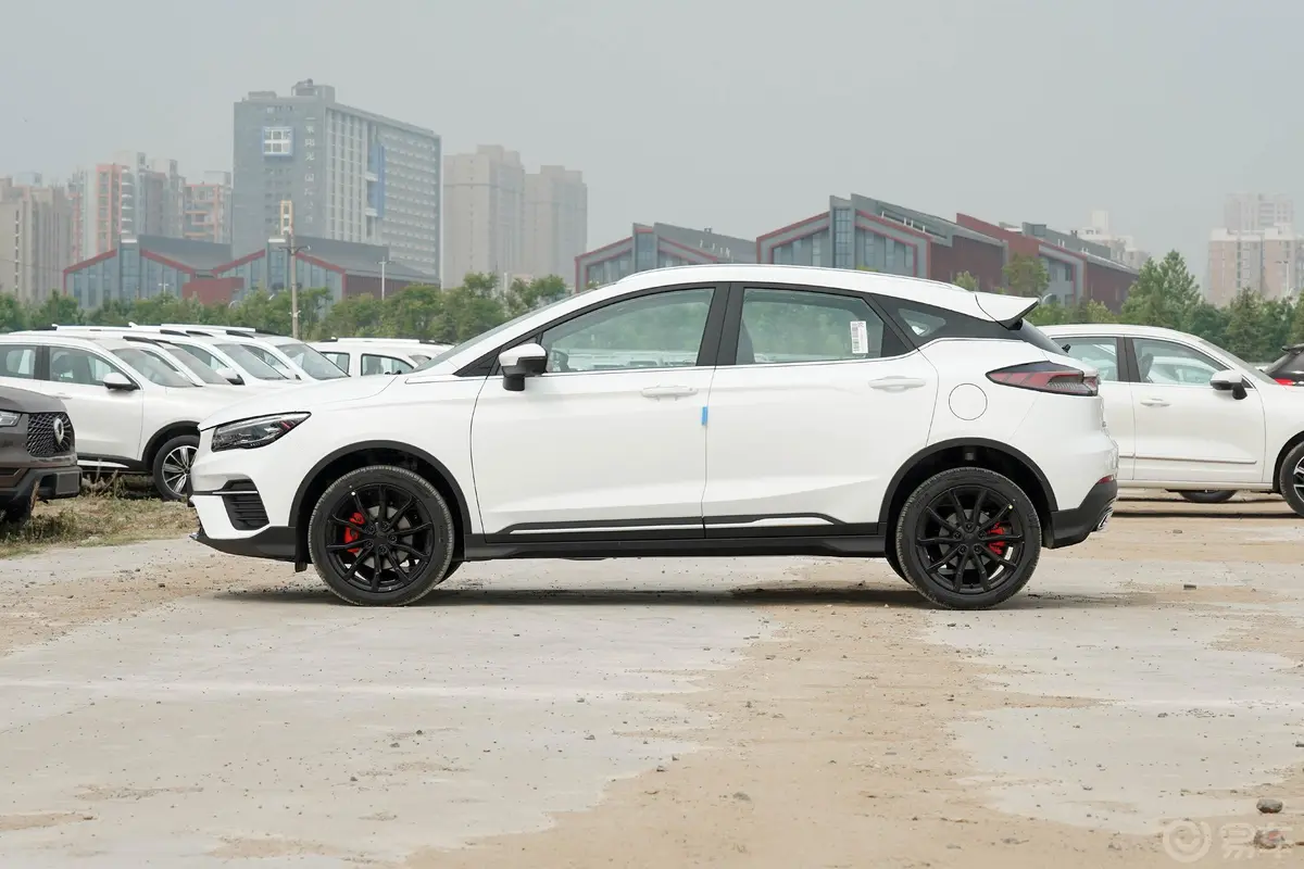 帝豪S1.4T CVT 尊贵版正侧车头向左水平