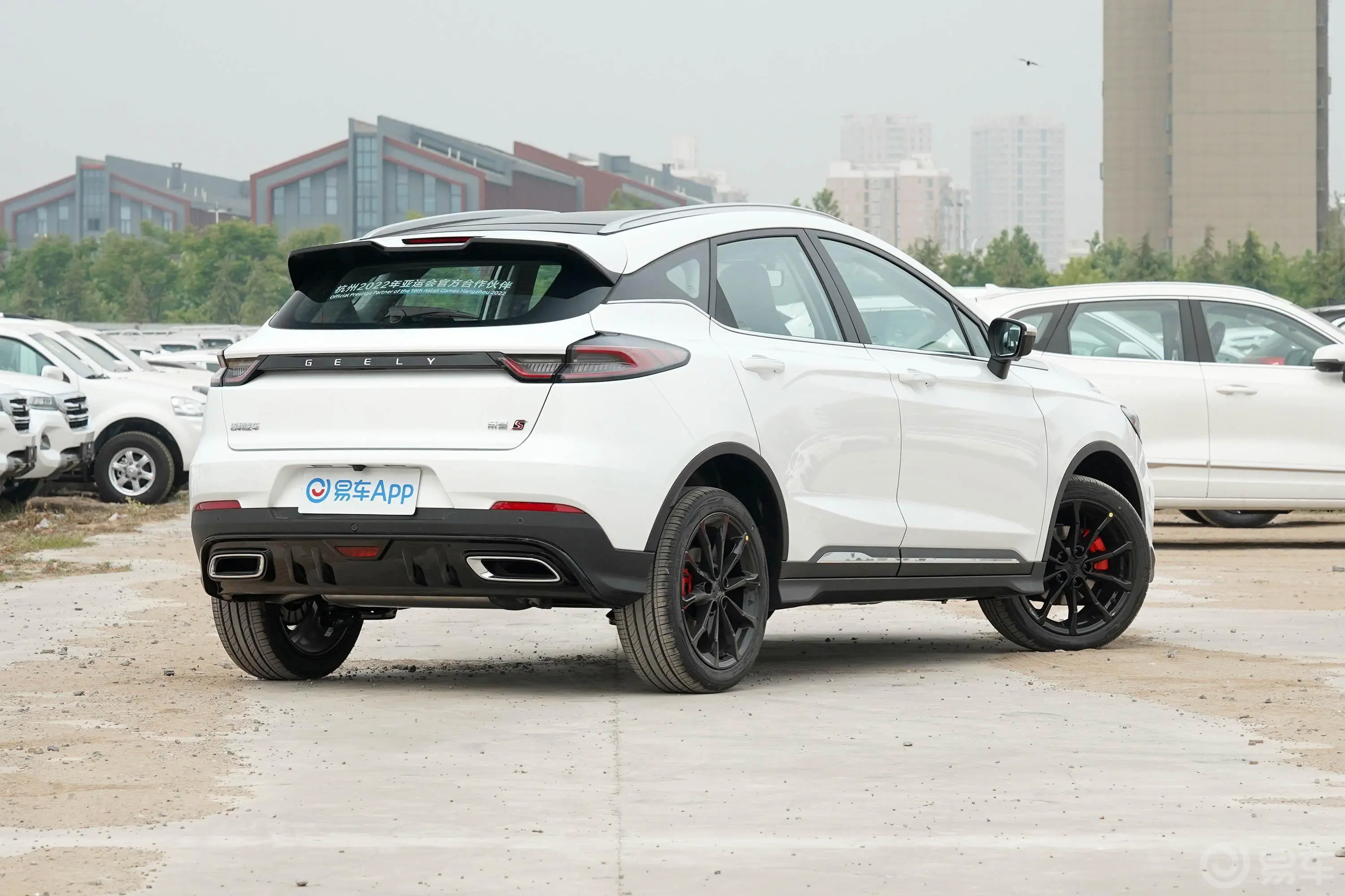 帝豪S1.4T CVT 尊贵版侧后45度车头向右水平