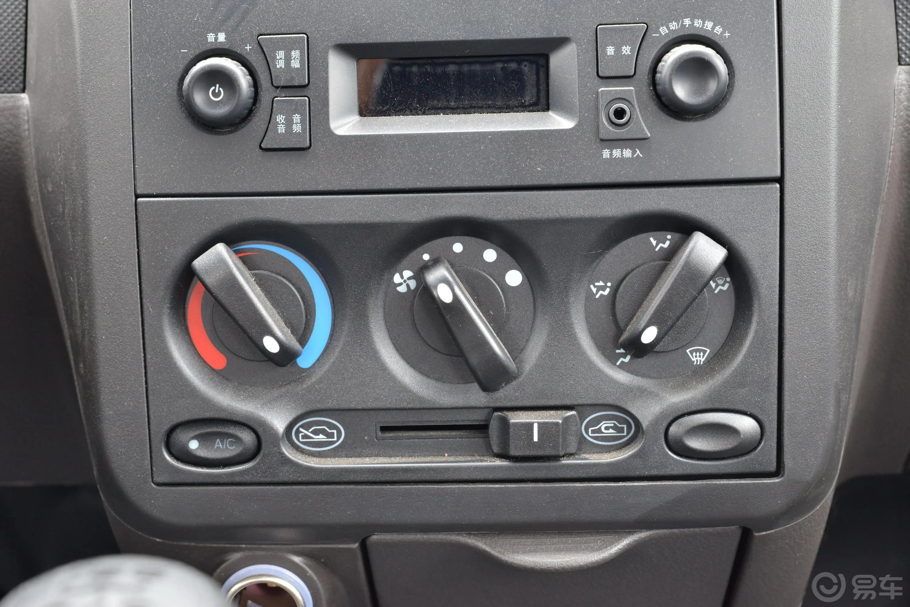 五菱荣光小卡1.5L 双排标准型空调版 5座空调