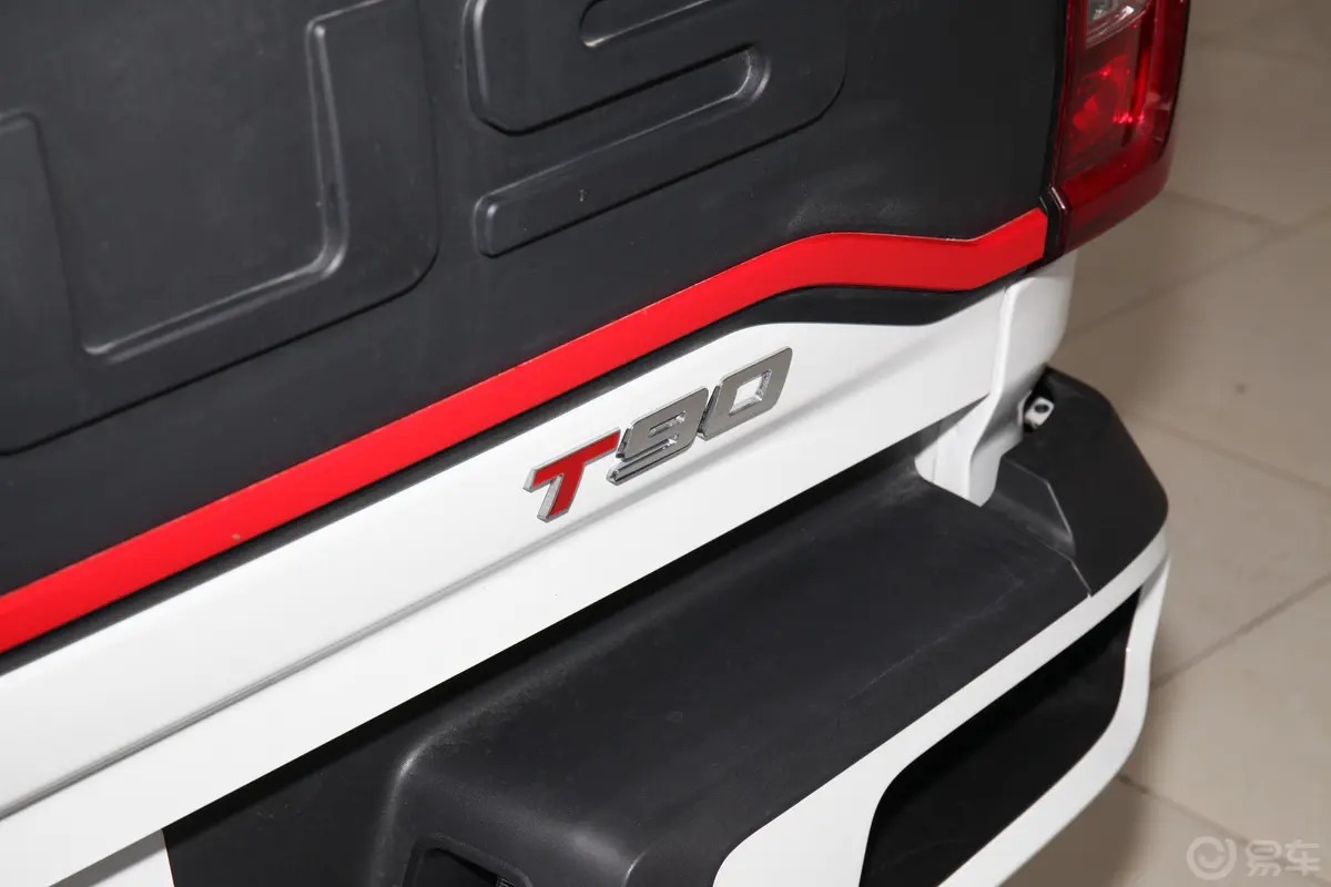 大通T902.0T 手动两驱双增压长箱高底盘 舒享型 柴油外观细节
