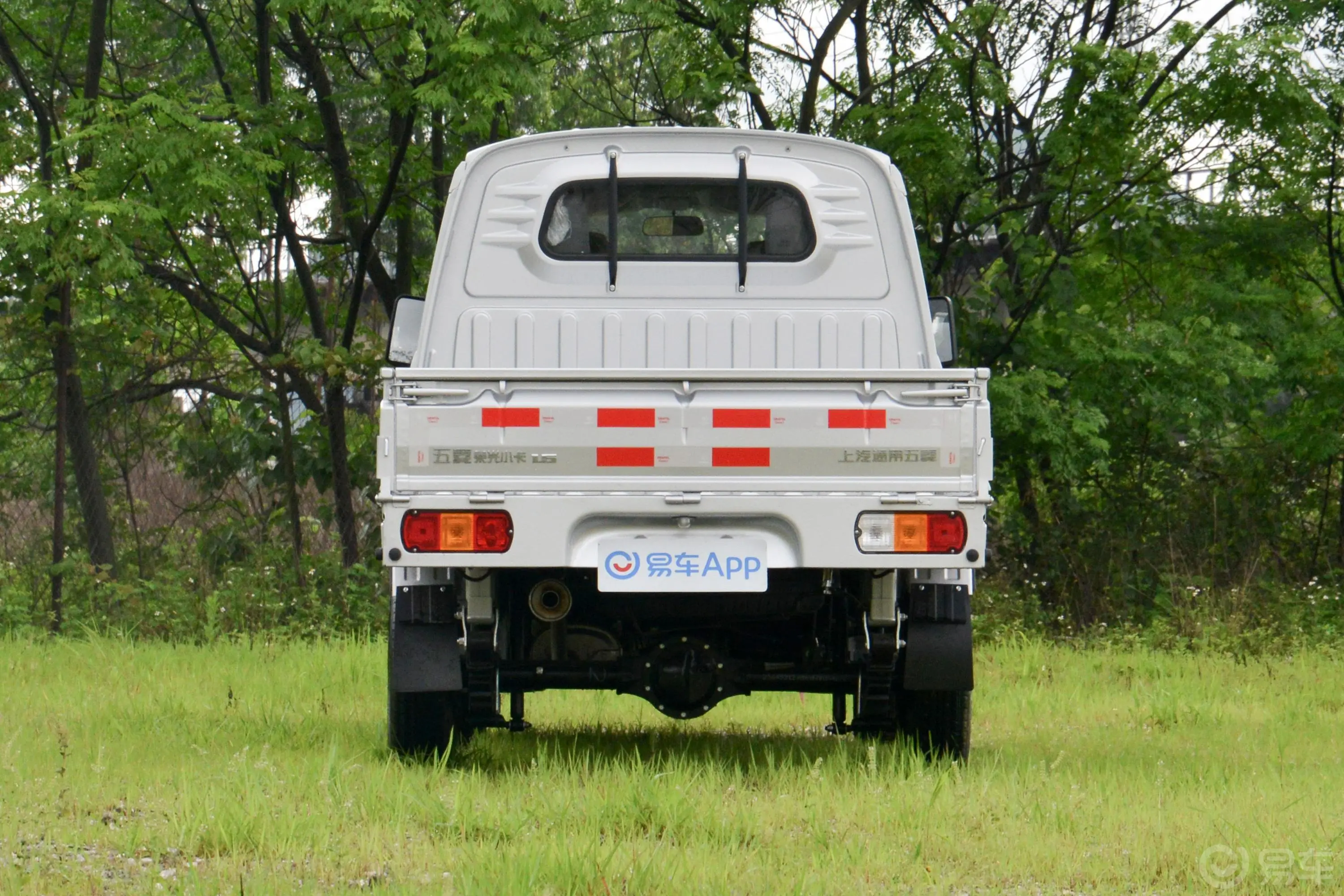 五菱荣光小卡1.5L 双排标准型空调版 5座正后水平