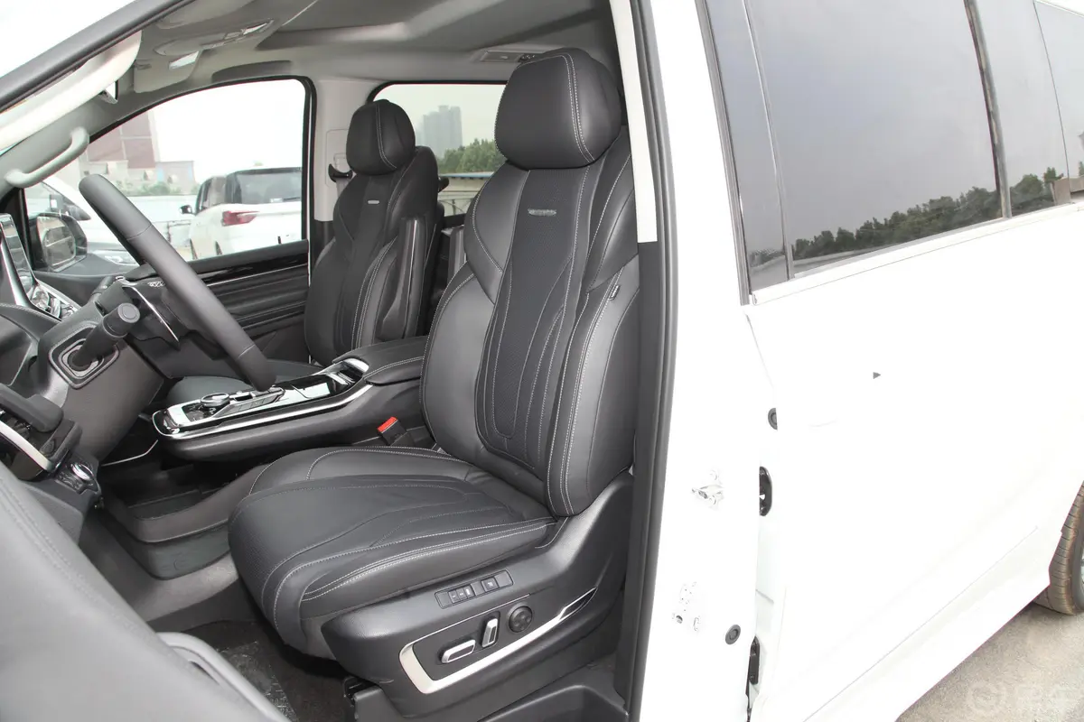 大通G20PLUS 2.0T 自动尊享版 汽油驾驶员座椅