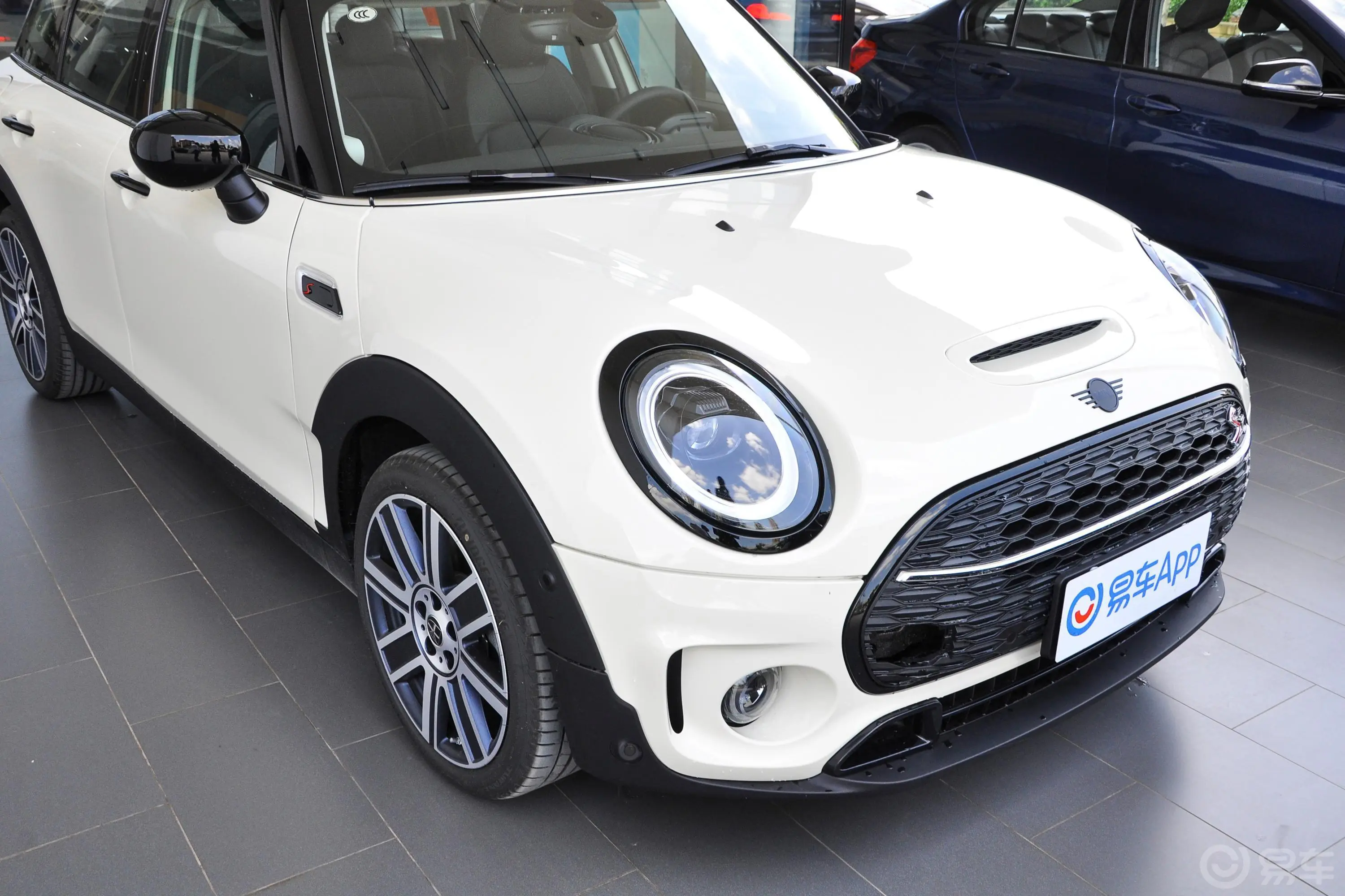 MINI CLUBMAN2.0T COOPER S前格栅侧俯拍