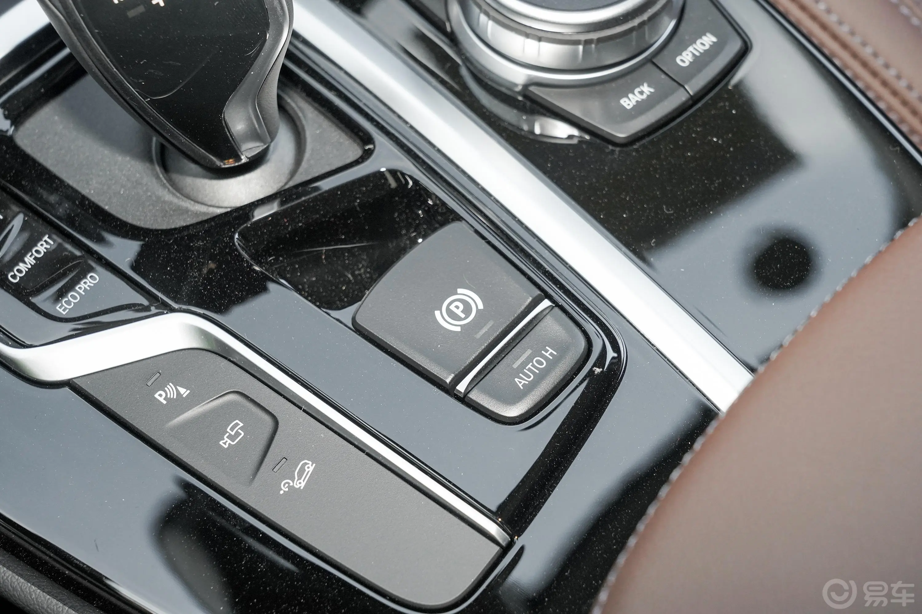 宝马X3改款 xDrive 30i 领先型 M运动套装驻车制动