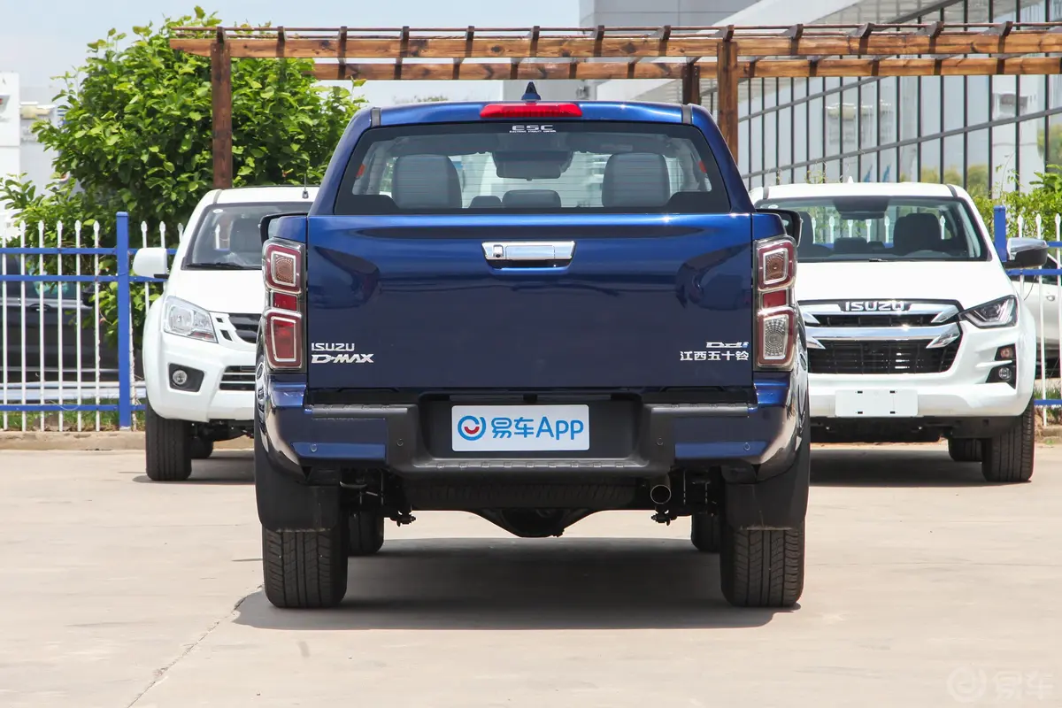 D-MAX1.9T 自动四驱Global悍动型正后水平