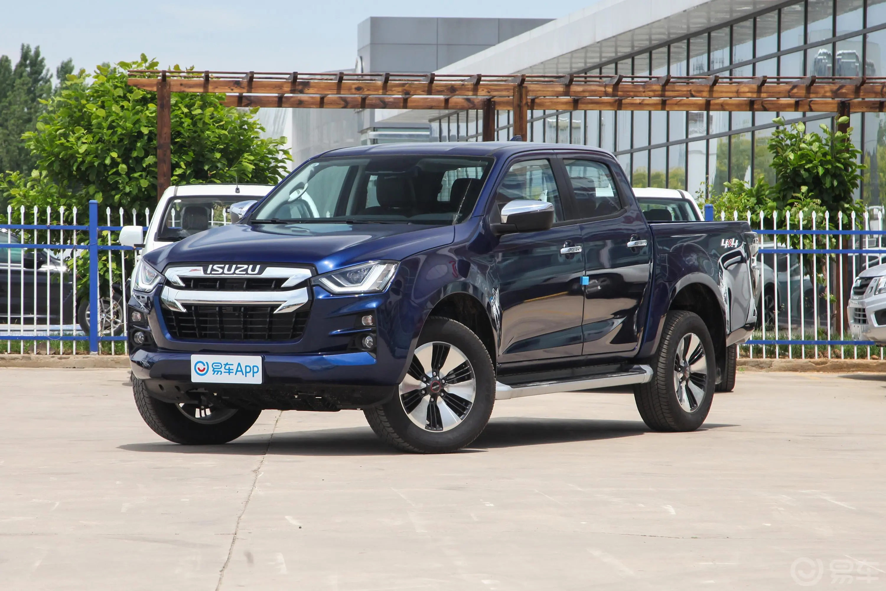 D-MAX1.9T 自动四驱Global悍动型侧前45度车头向左水平