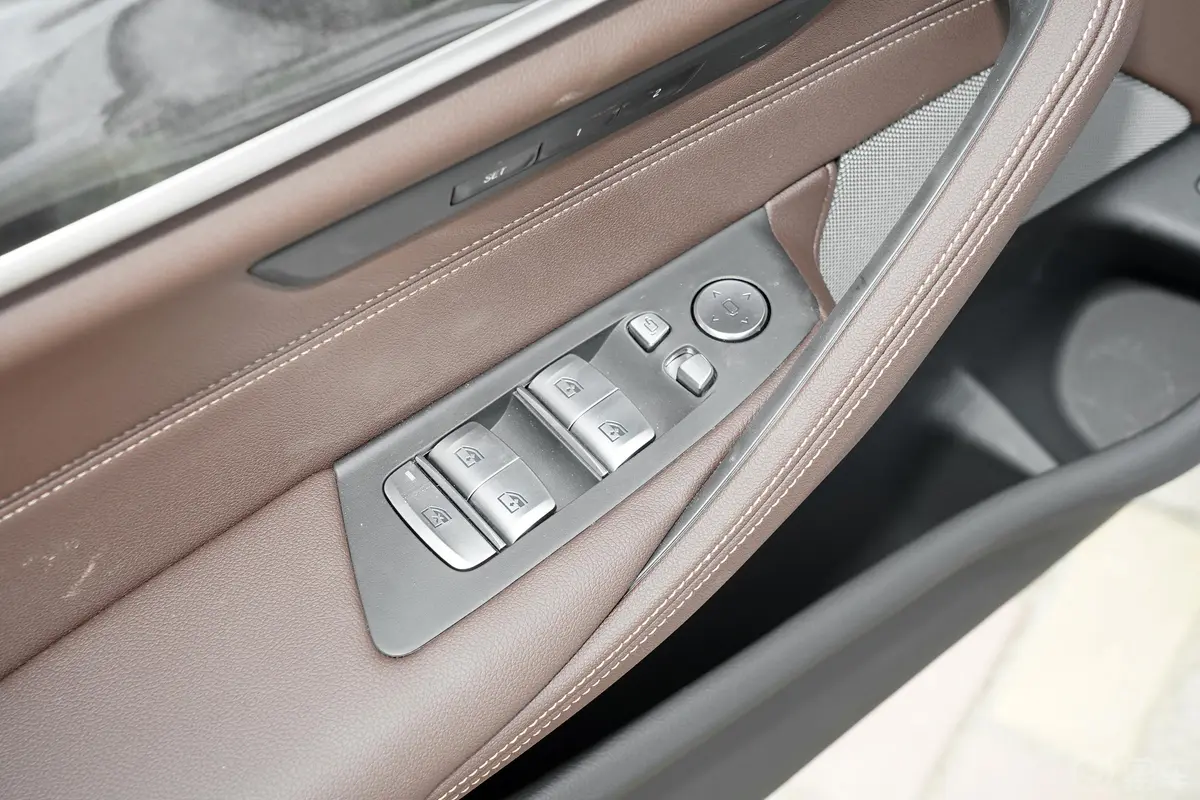 宝马5系改款 525Li M运动套装车窗调节整体