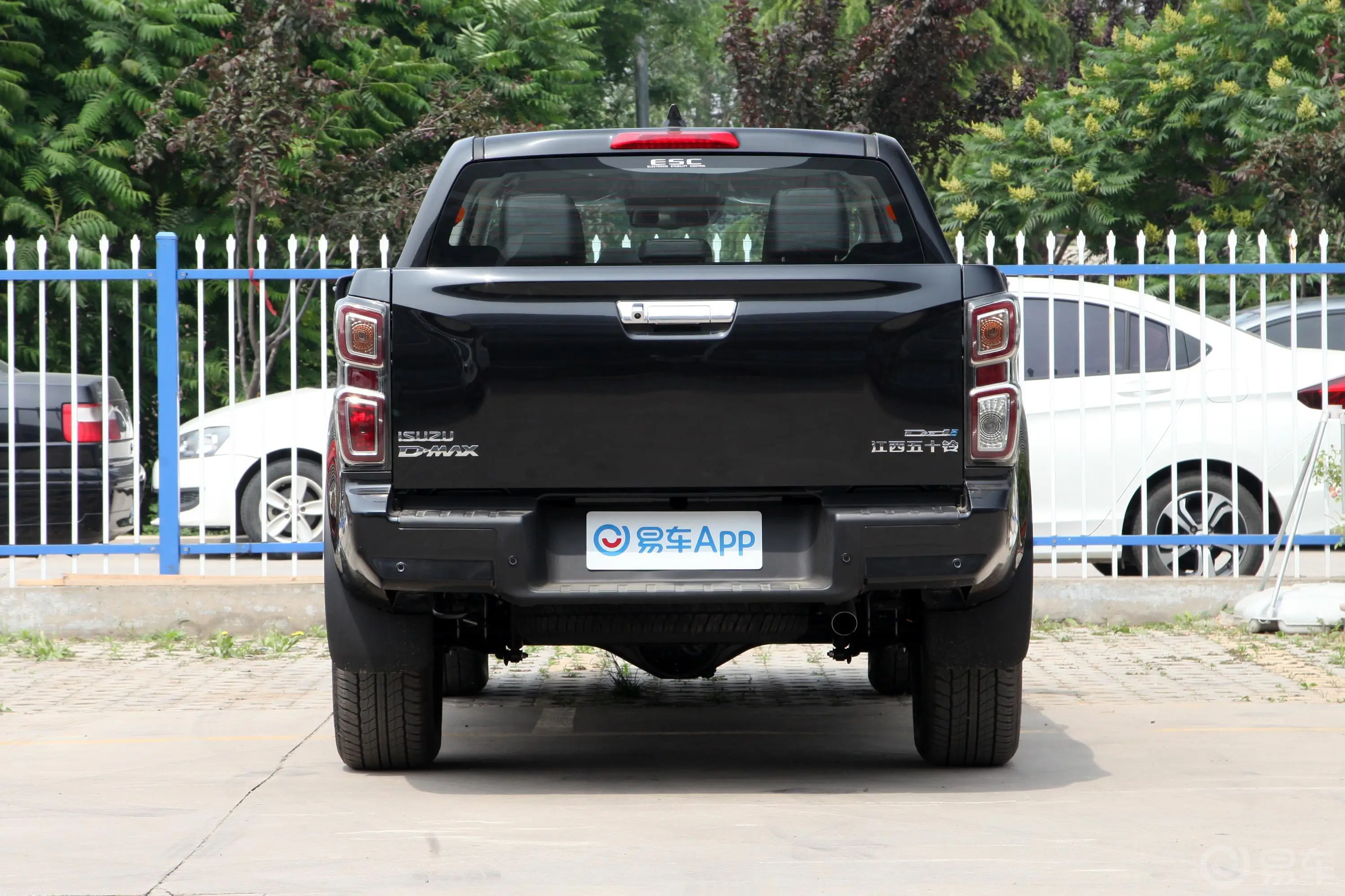 D-MAX1.9T 自动四驱Global引领型正后水平