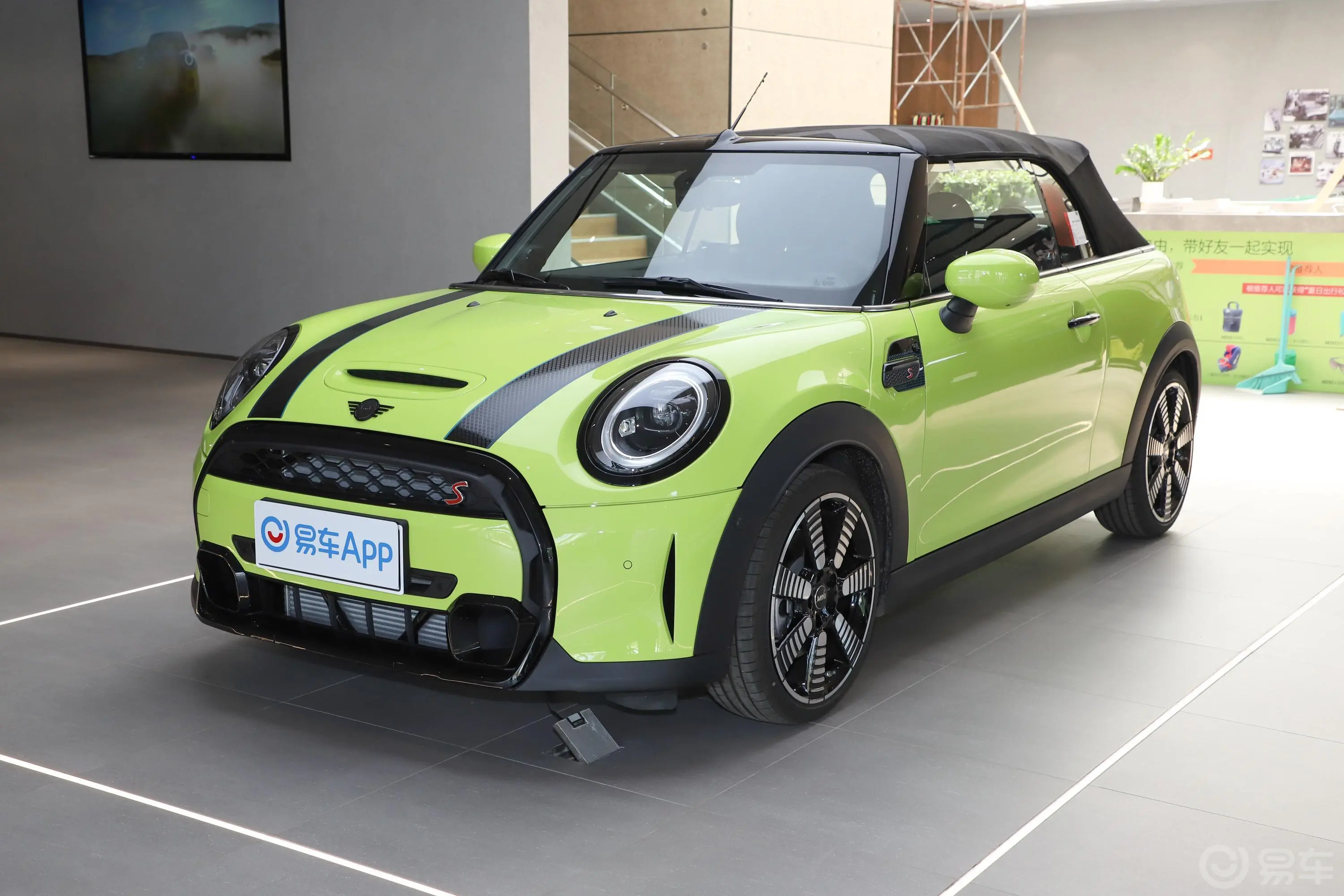 MINI CABRIO2.0T COOPER S CABRIO 艺术家侧前45度车头向左水平