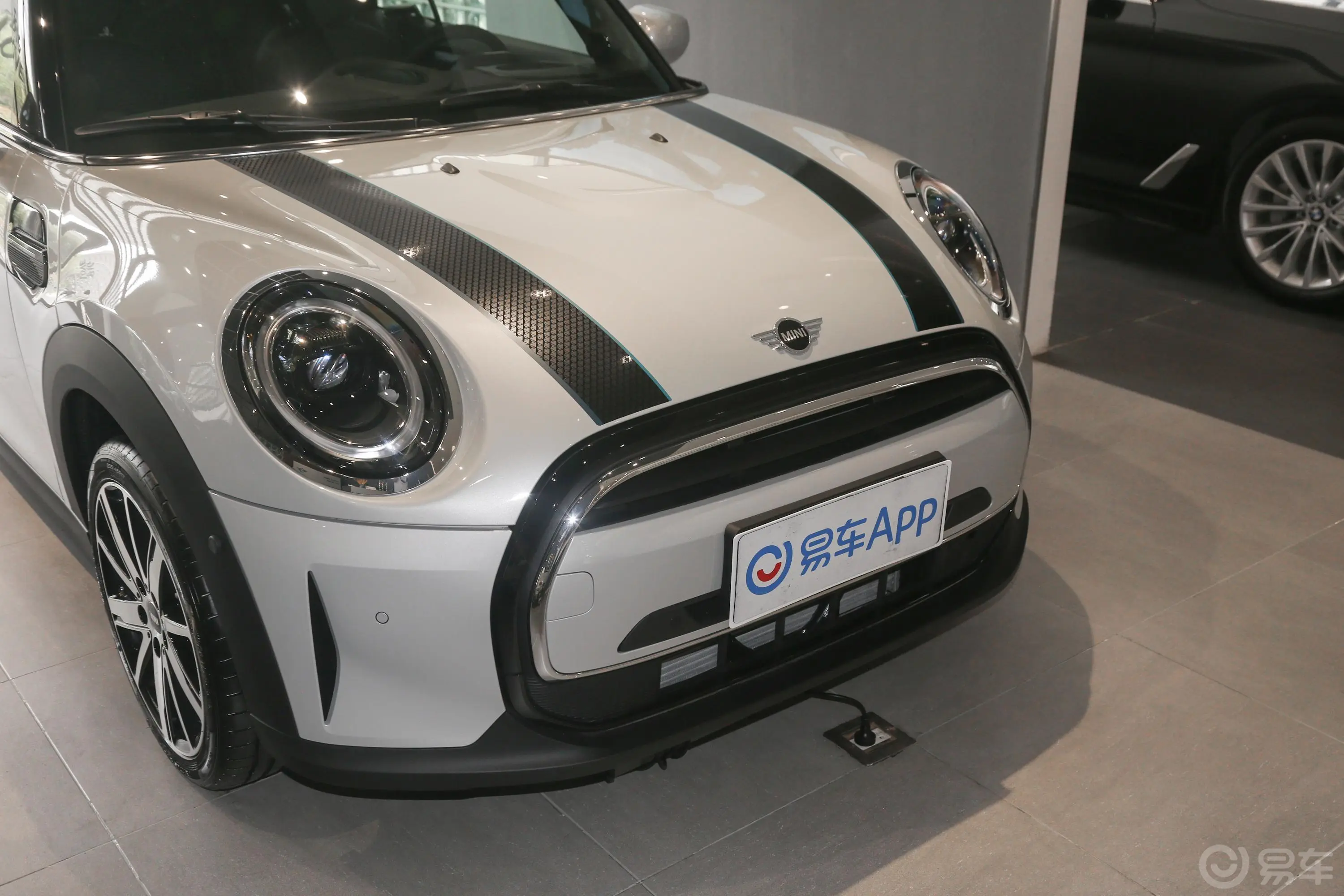 MINI CABRIO1.5T COOPER CABRIO Sidewalk前格栅侧俯拍