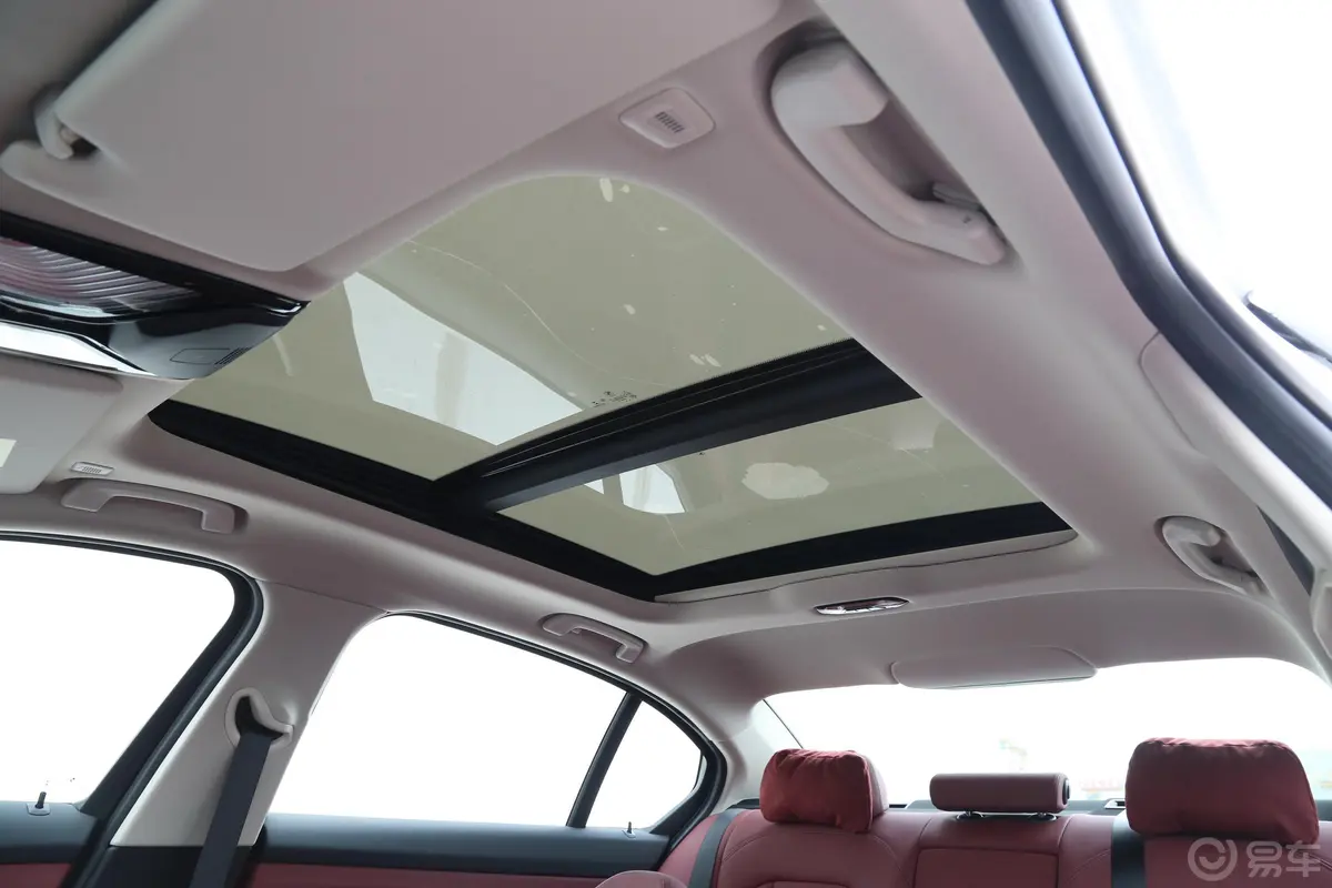 宝马3系改款2 325Li xDrive M运动套装天窗内拍关闭