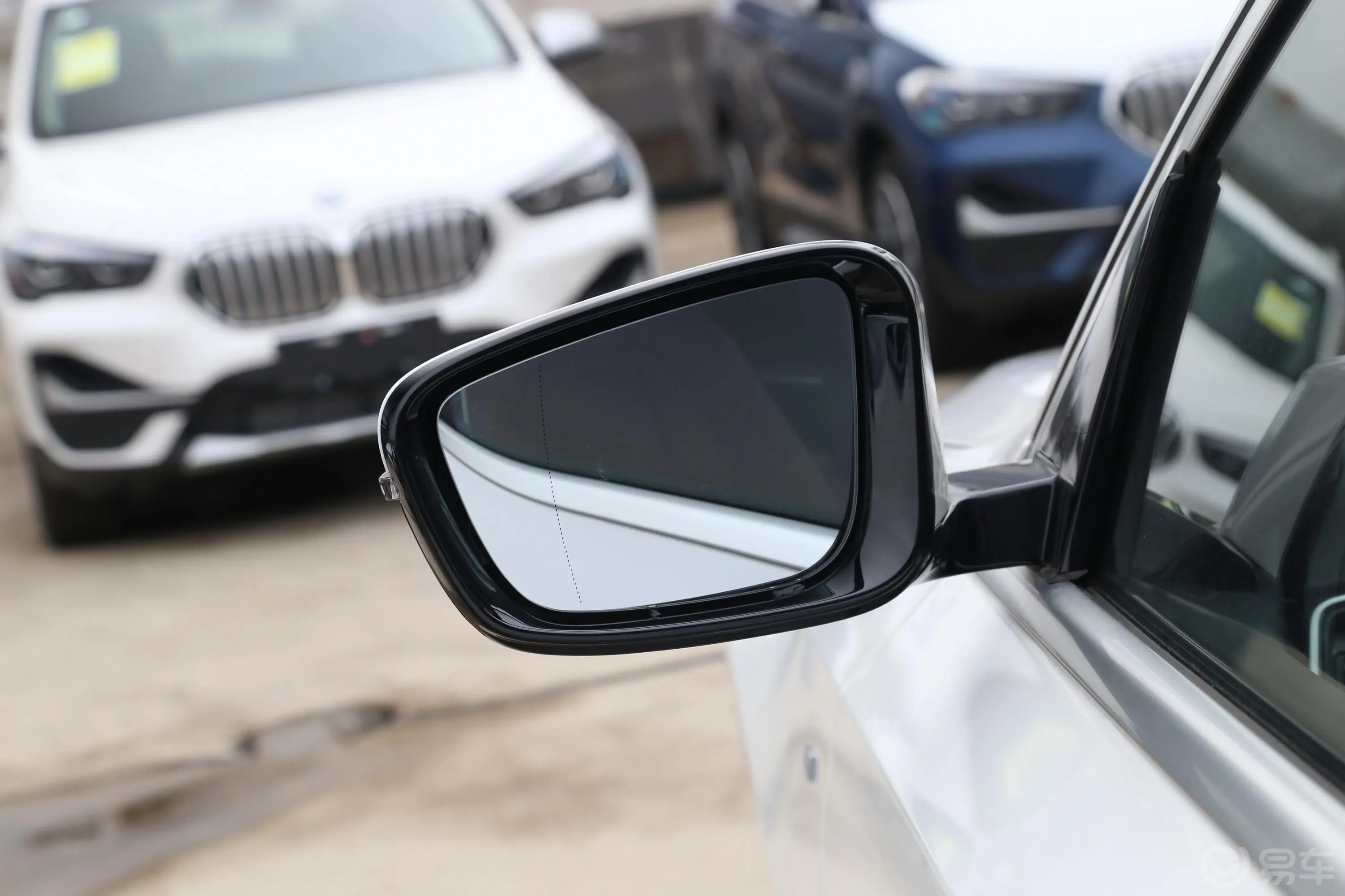 宝马3系改款2 325Li xDrive M运动套装后视镜镜面