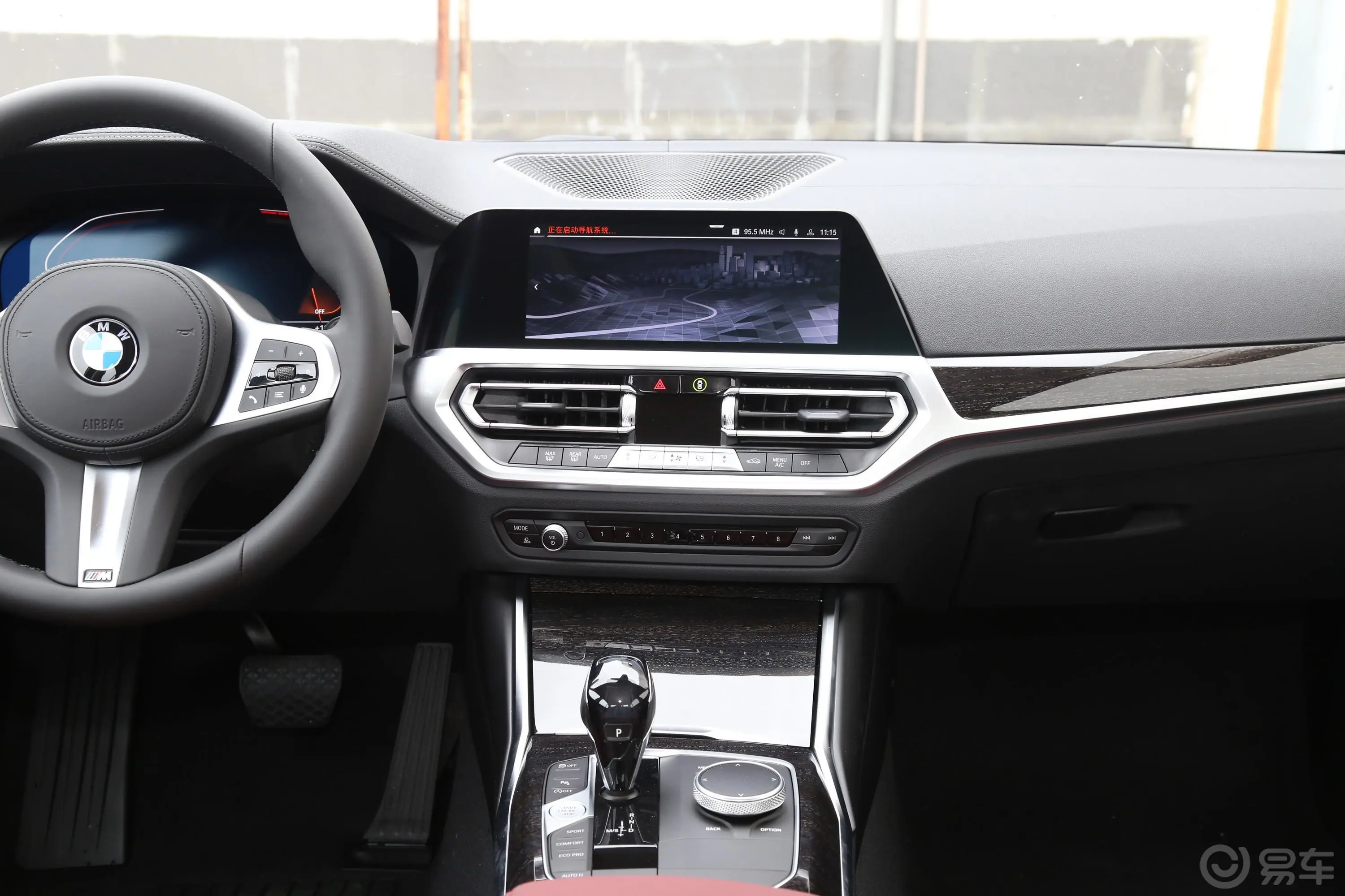 宝马3系改款2 325Li xDrive M运动套装中控台整体