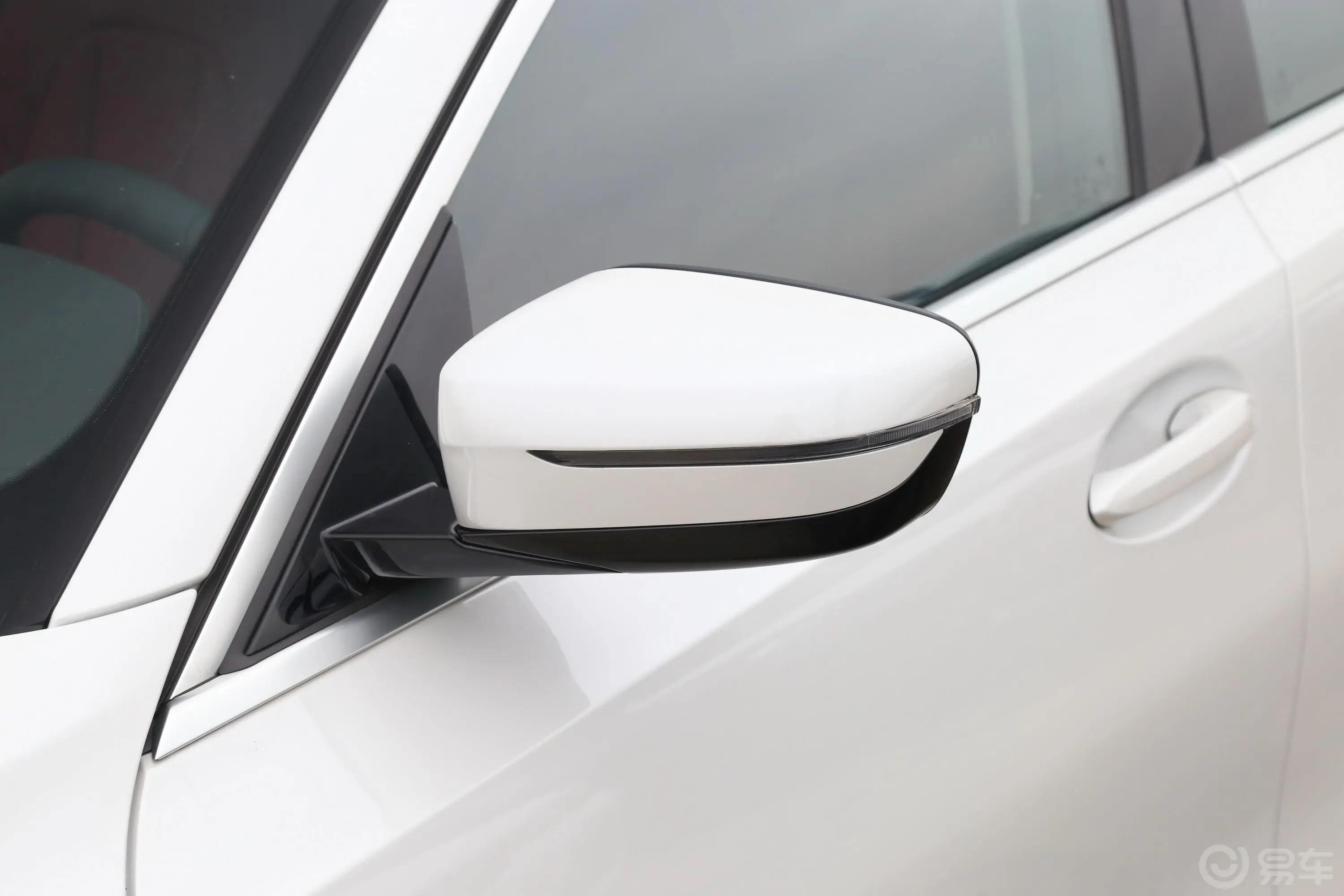 宝马3系改款2 325Li xDrive M运动套装主驾驶后视镜背面