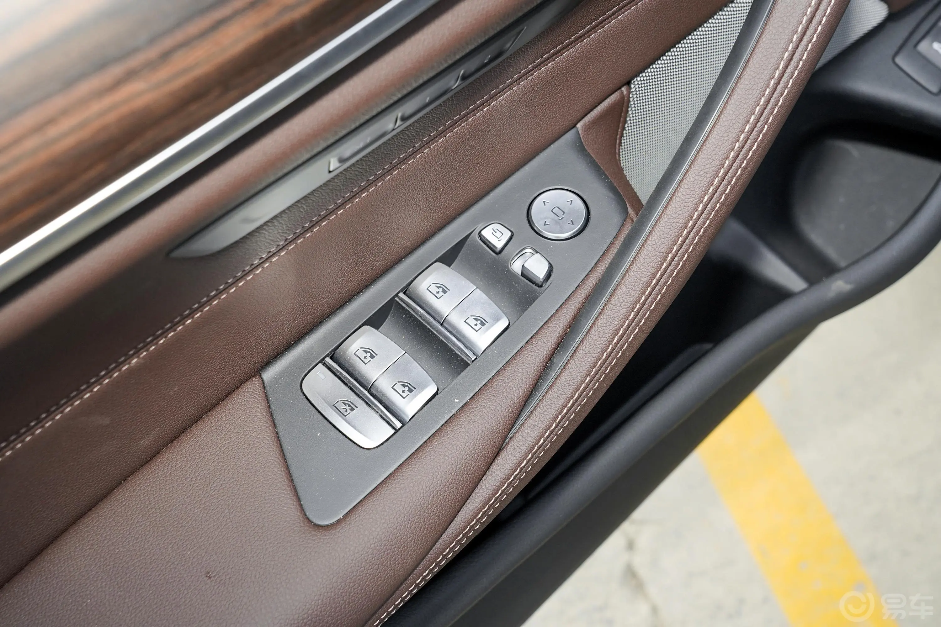 宝马5系改款 530Li 领先型 豪华套装车窗调节整体